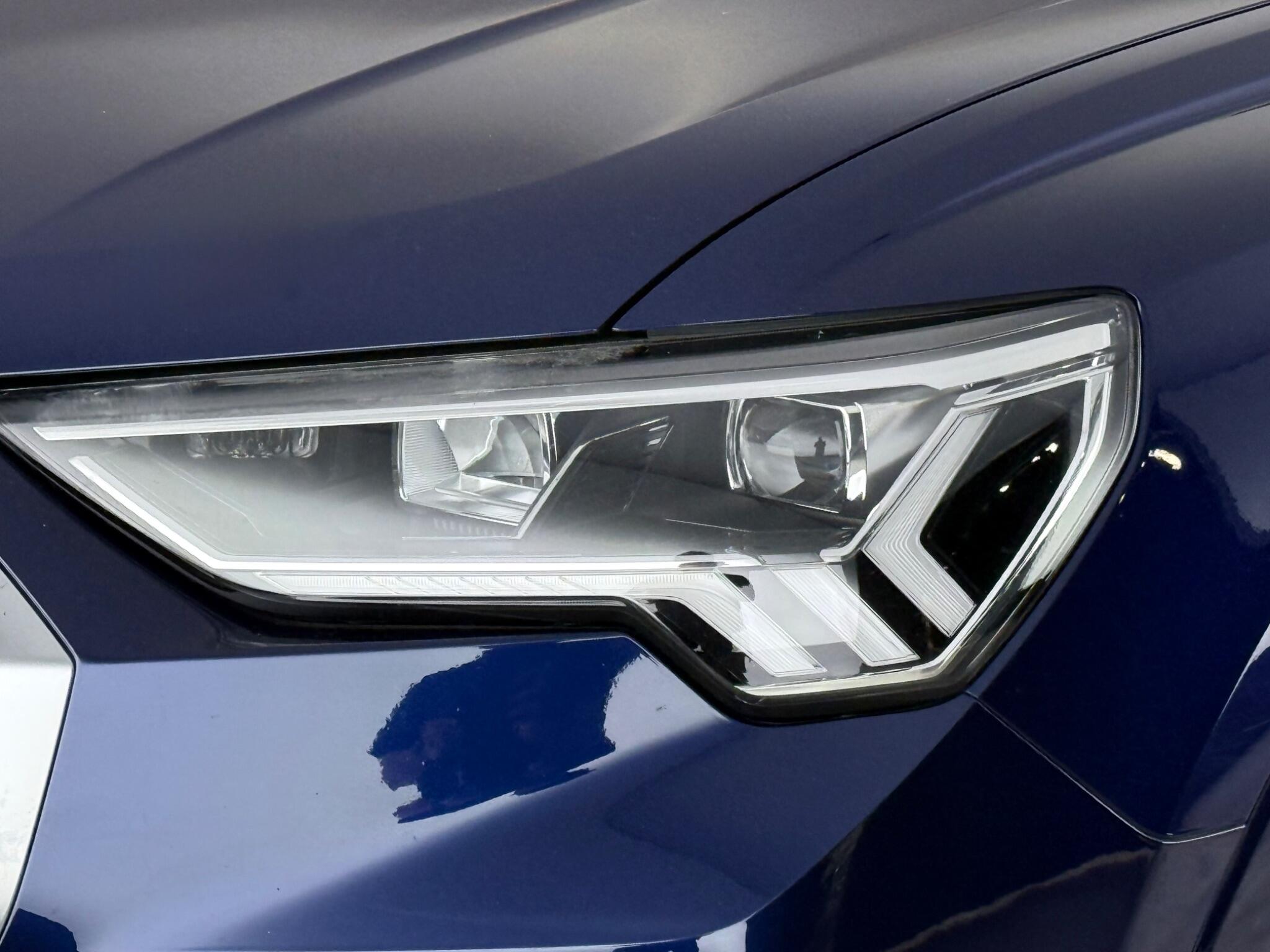 Audi Q3 view 13