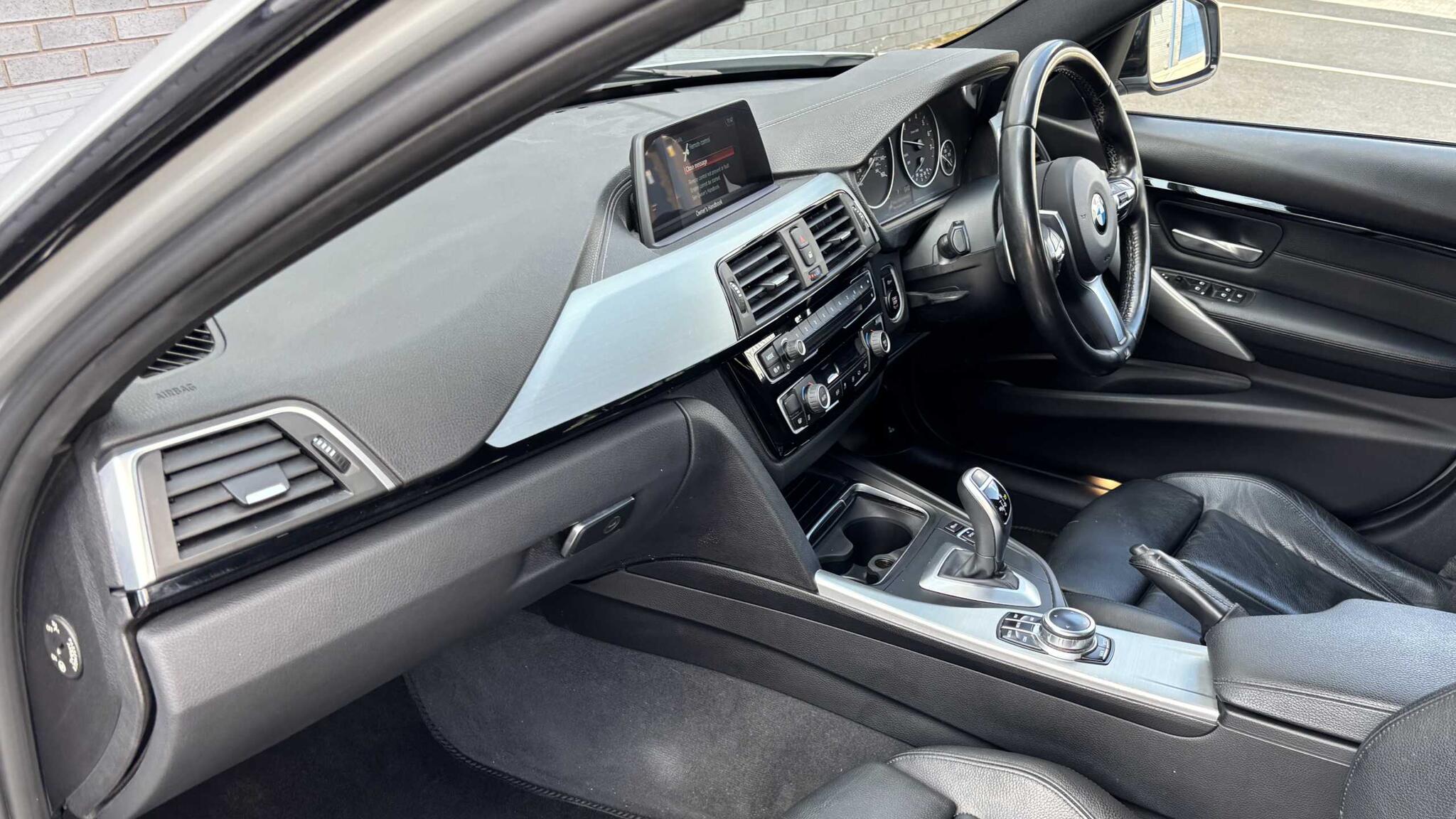 BMW 3 Series view 9