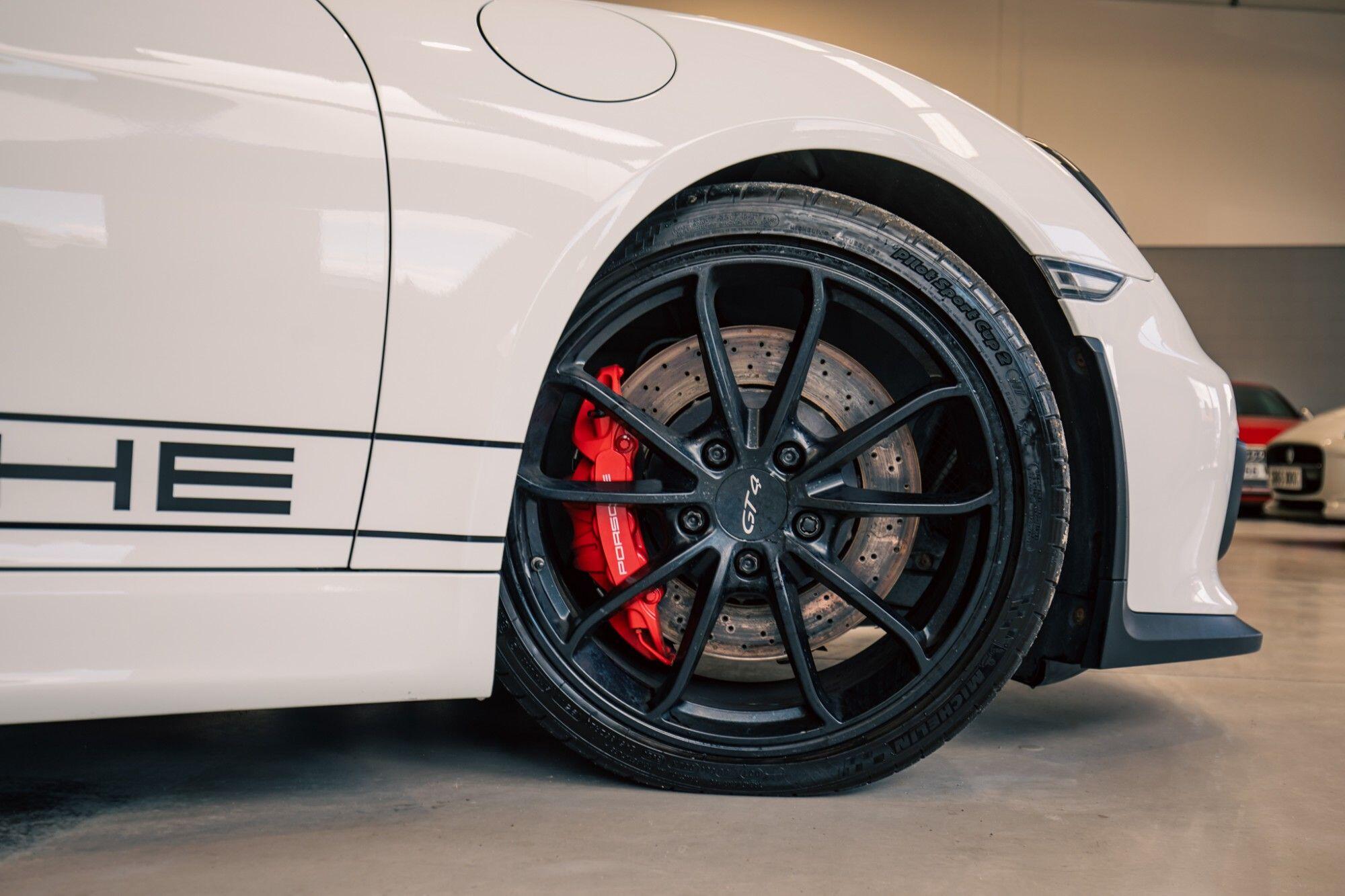 Porsche Cayman view 12