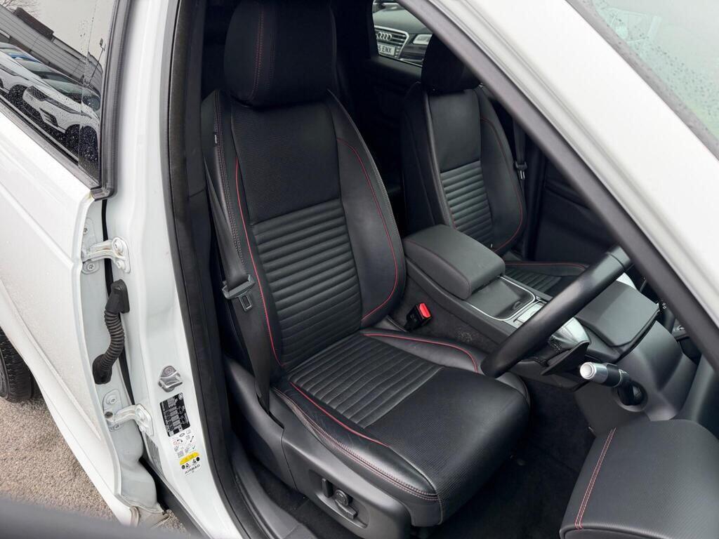 Land Rover Discovery Sport view 17