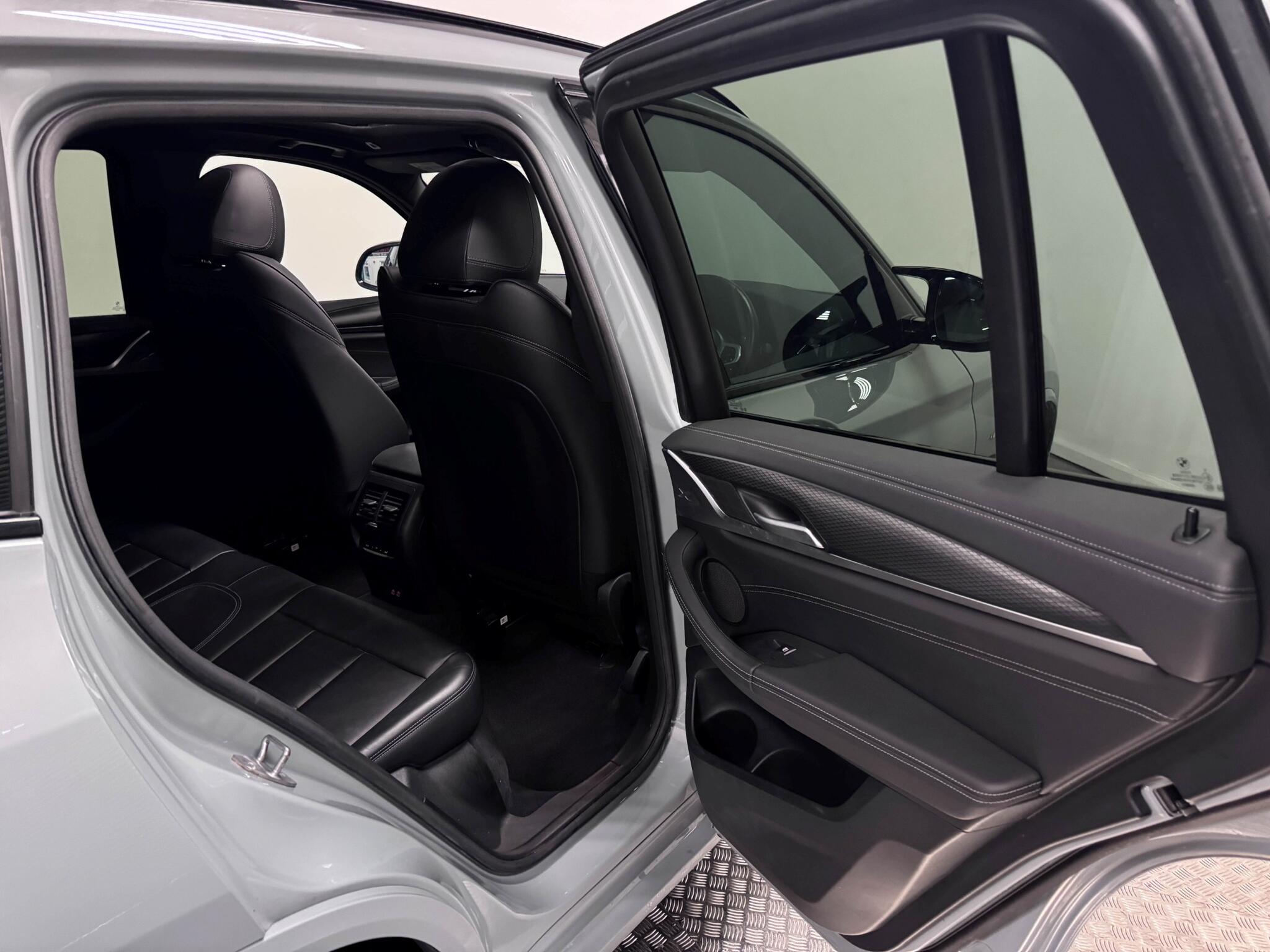 BMW X3 view 22
