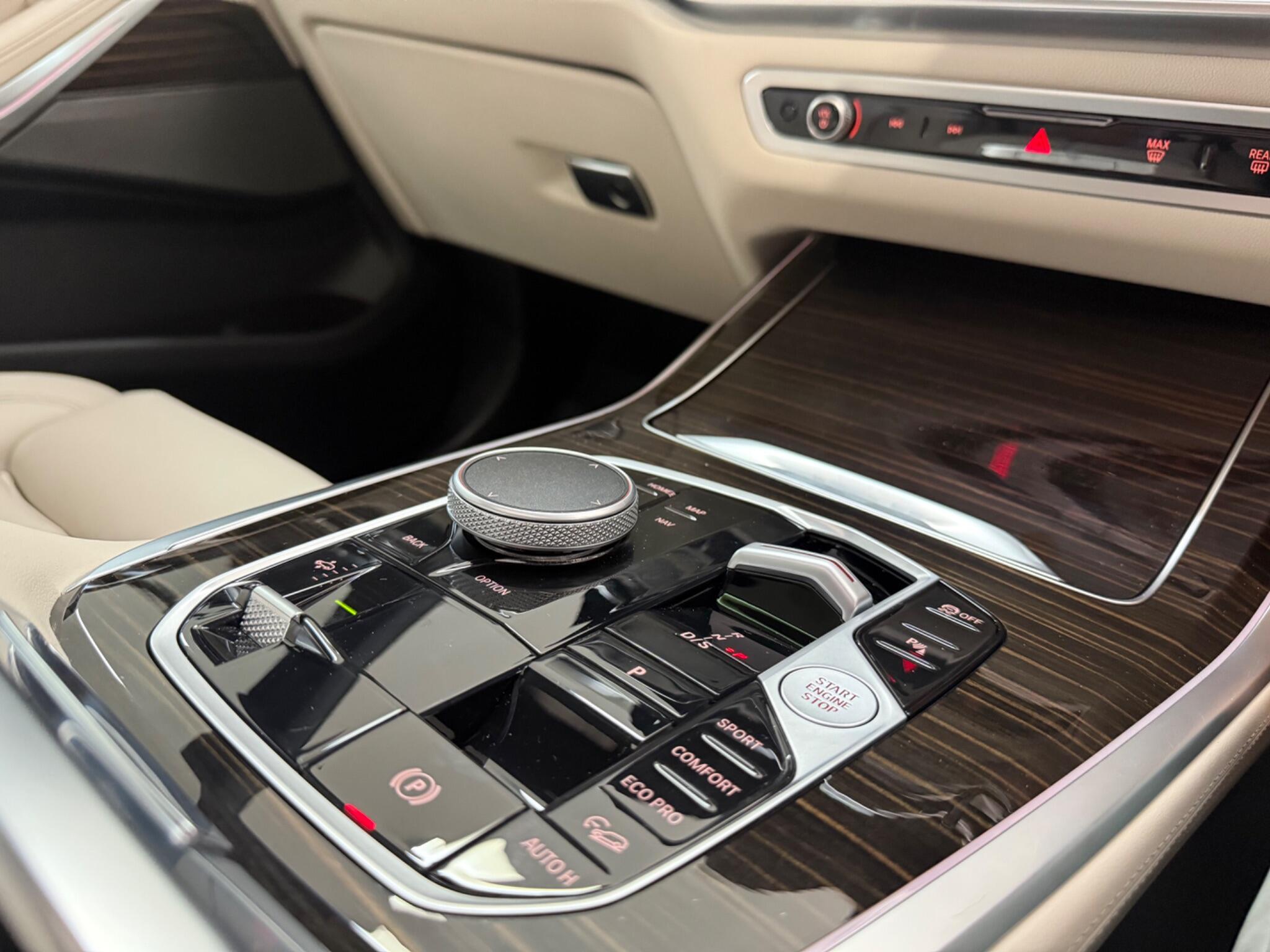BMW X7 view 26