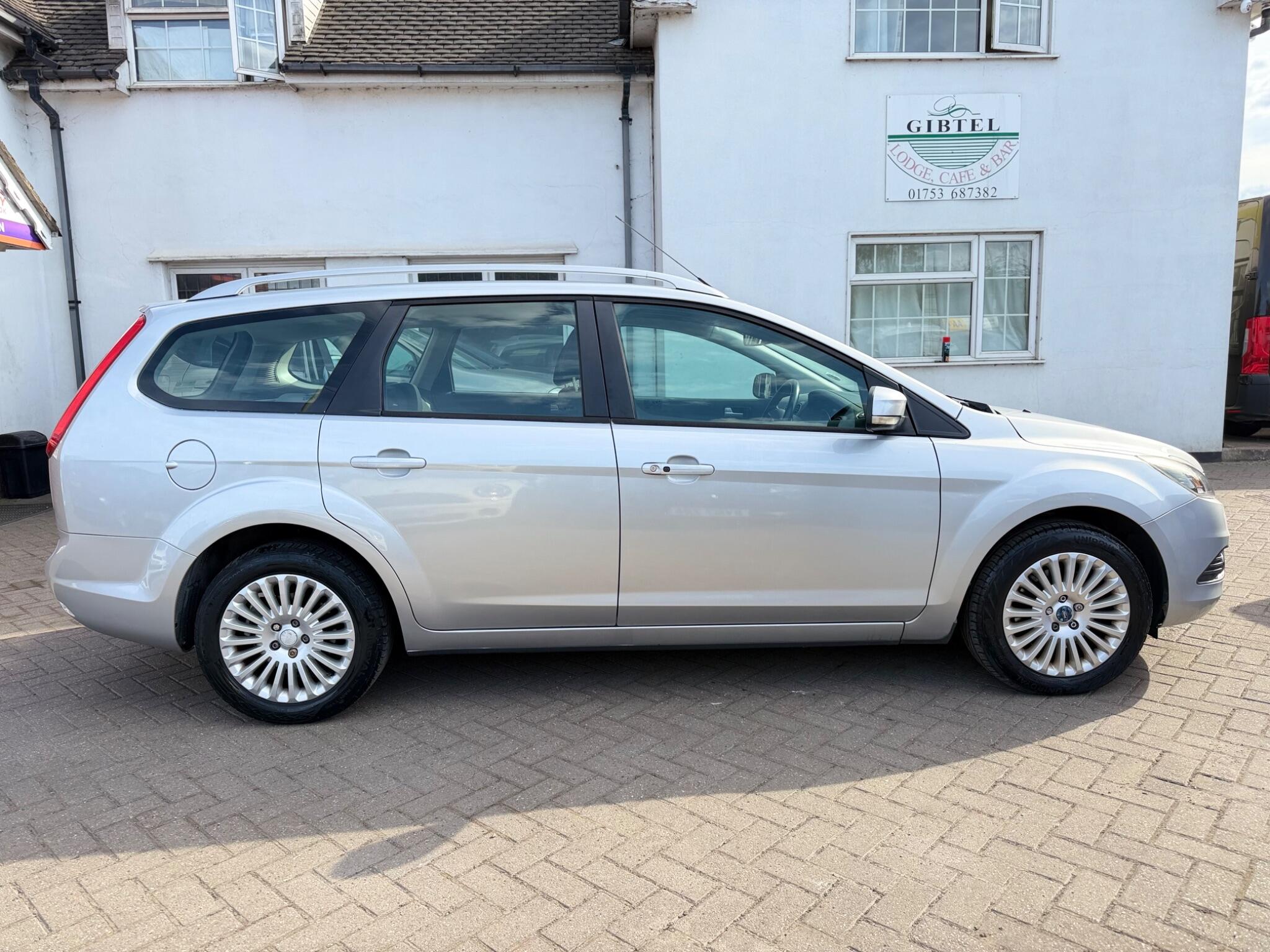 Ford Focus view 9