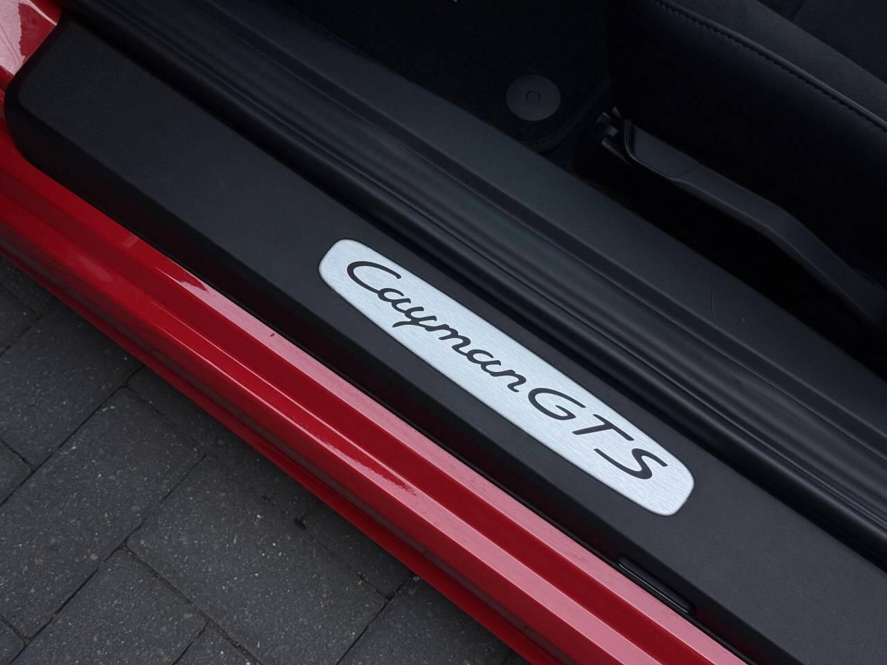 Porsche Cayman view 10