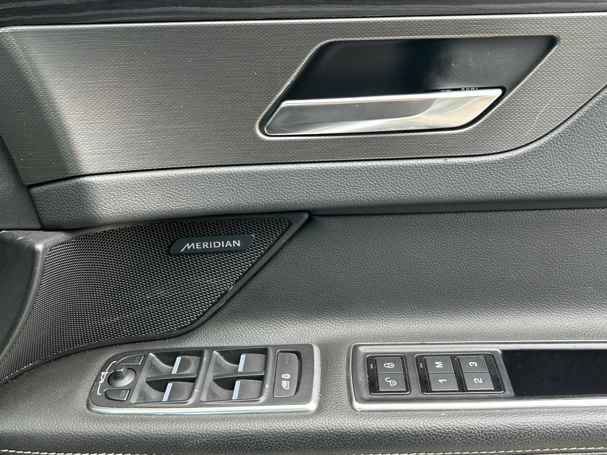 Jaguar XF view 61
