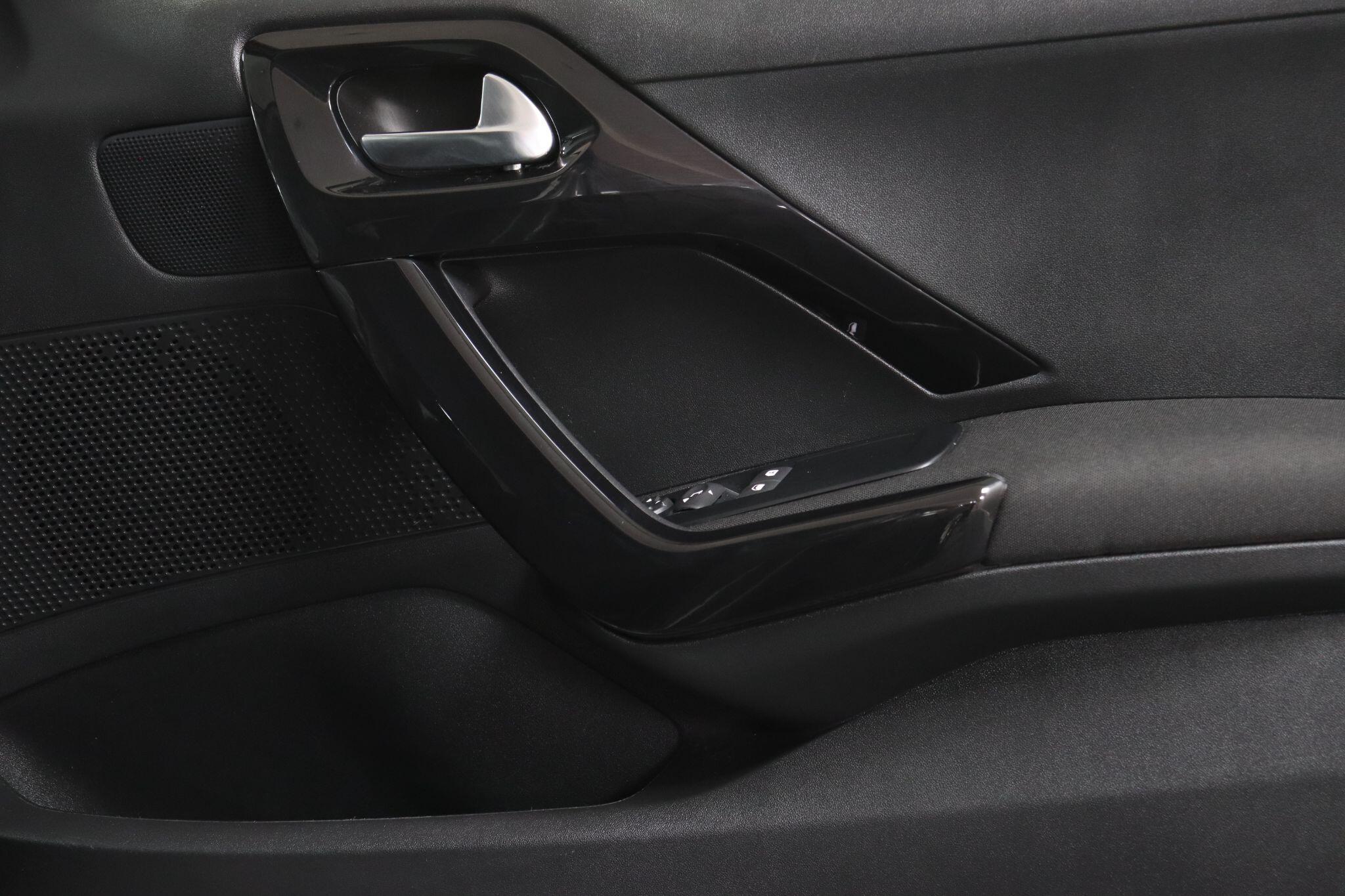 Peugeot 208 view 36