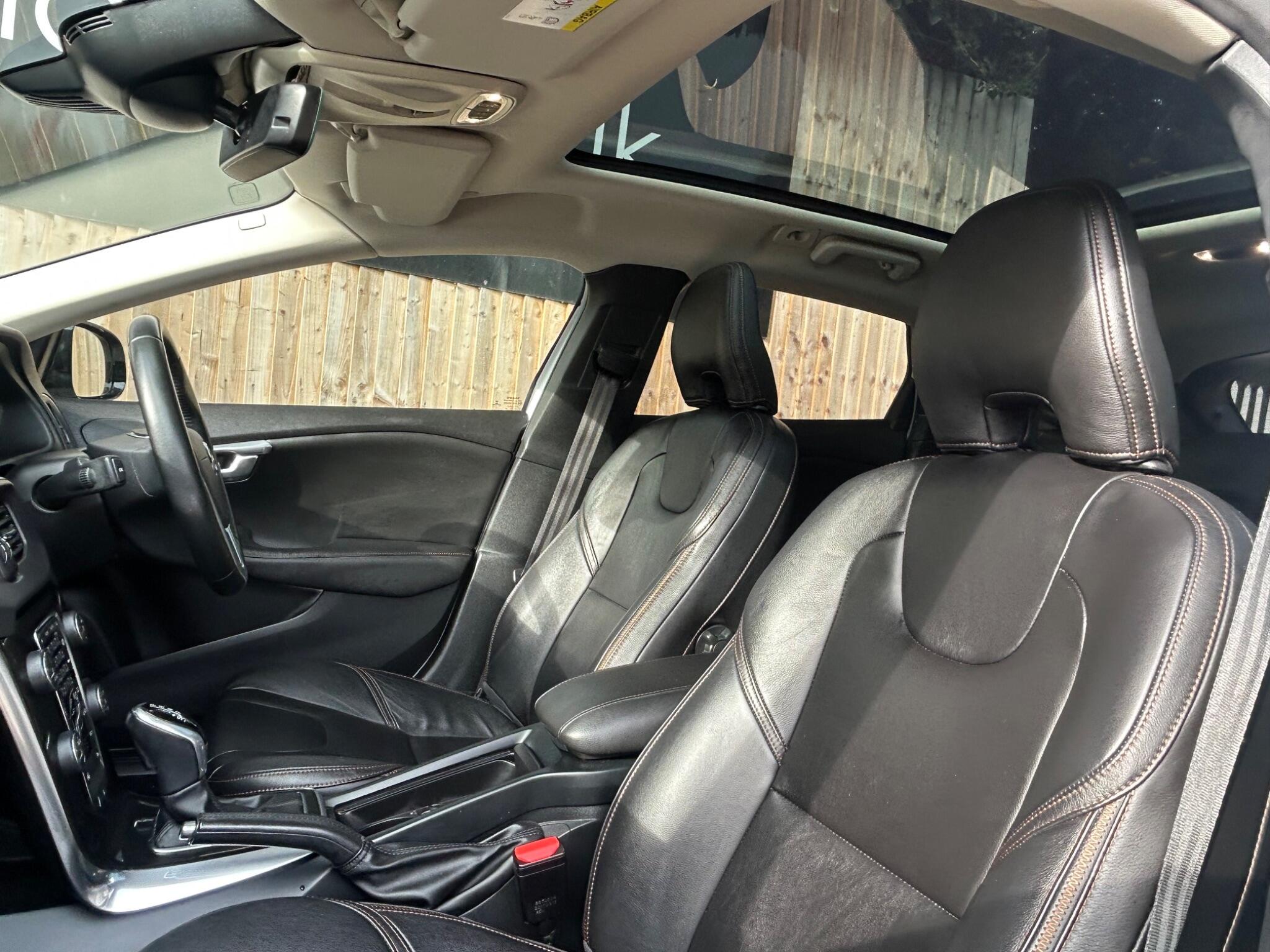 Volvo V40 Cross Country view 35