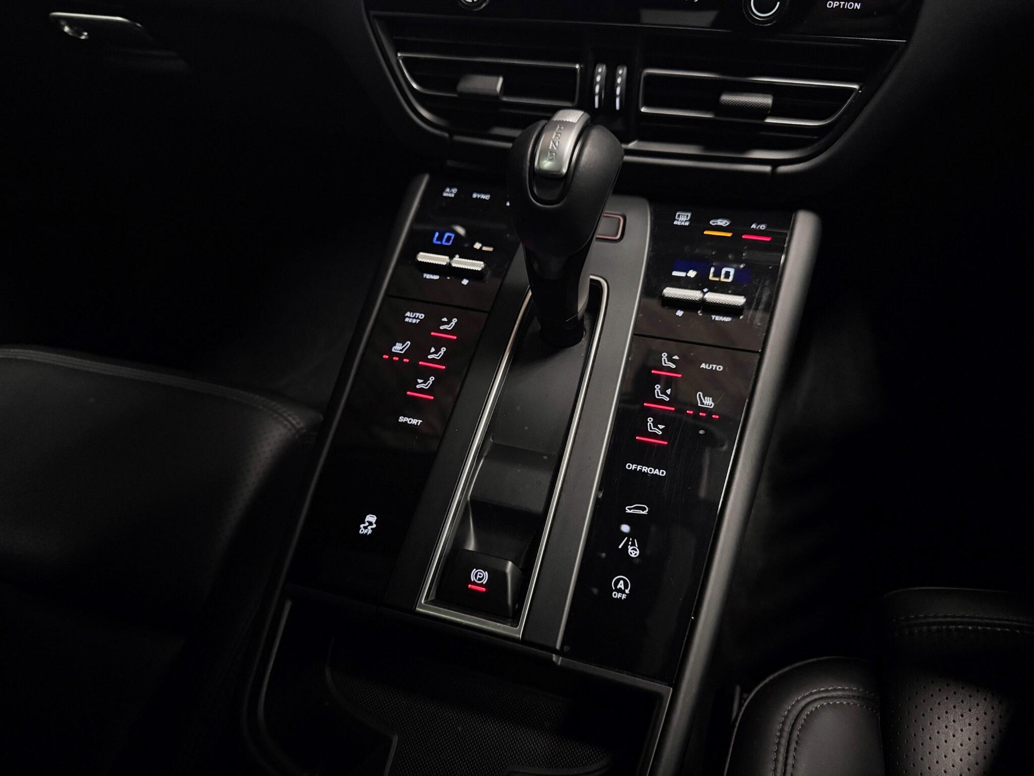 Porsche Macan view 30