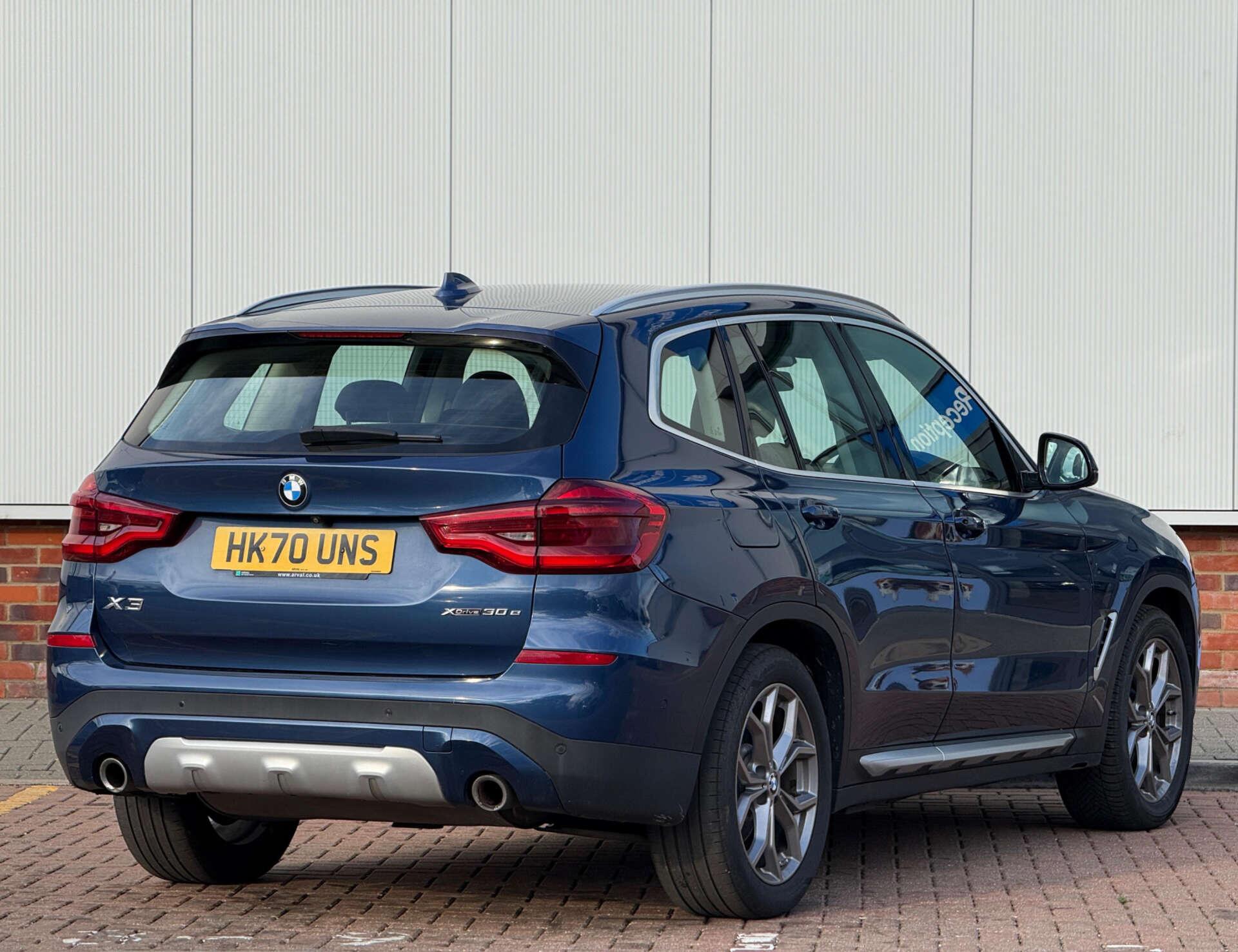 BMW X3 view 5
