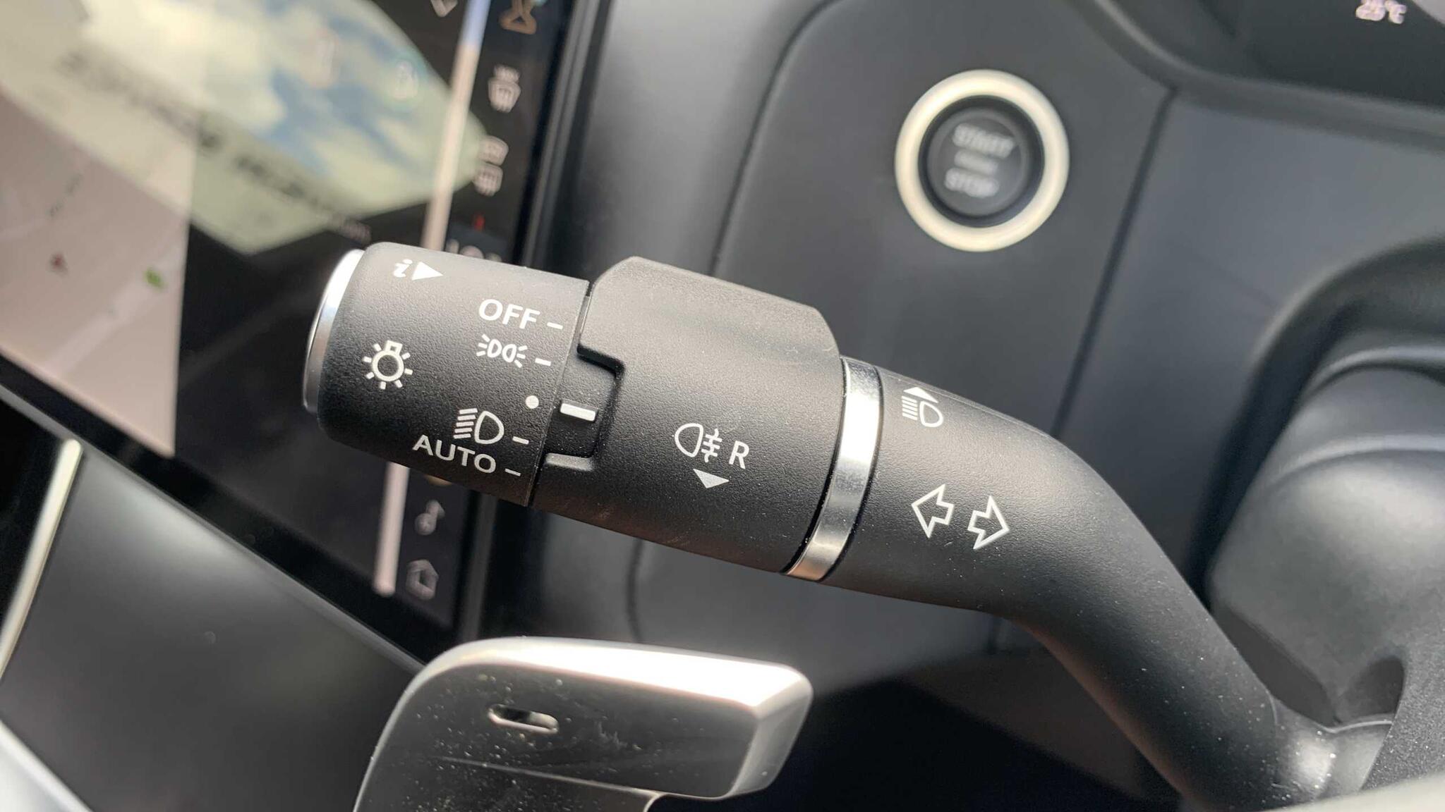 Land Rover Range Rover Velar view 34