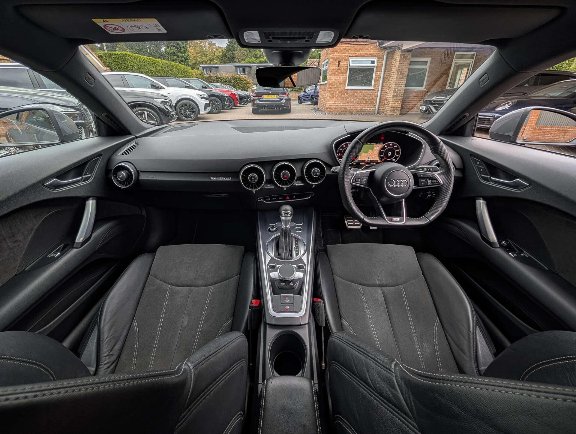 Audi TT view 22