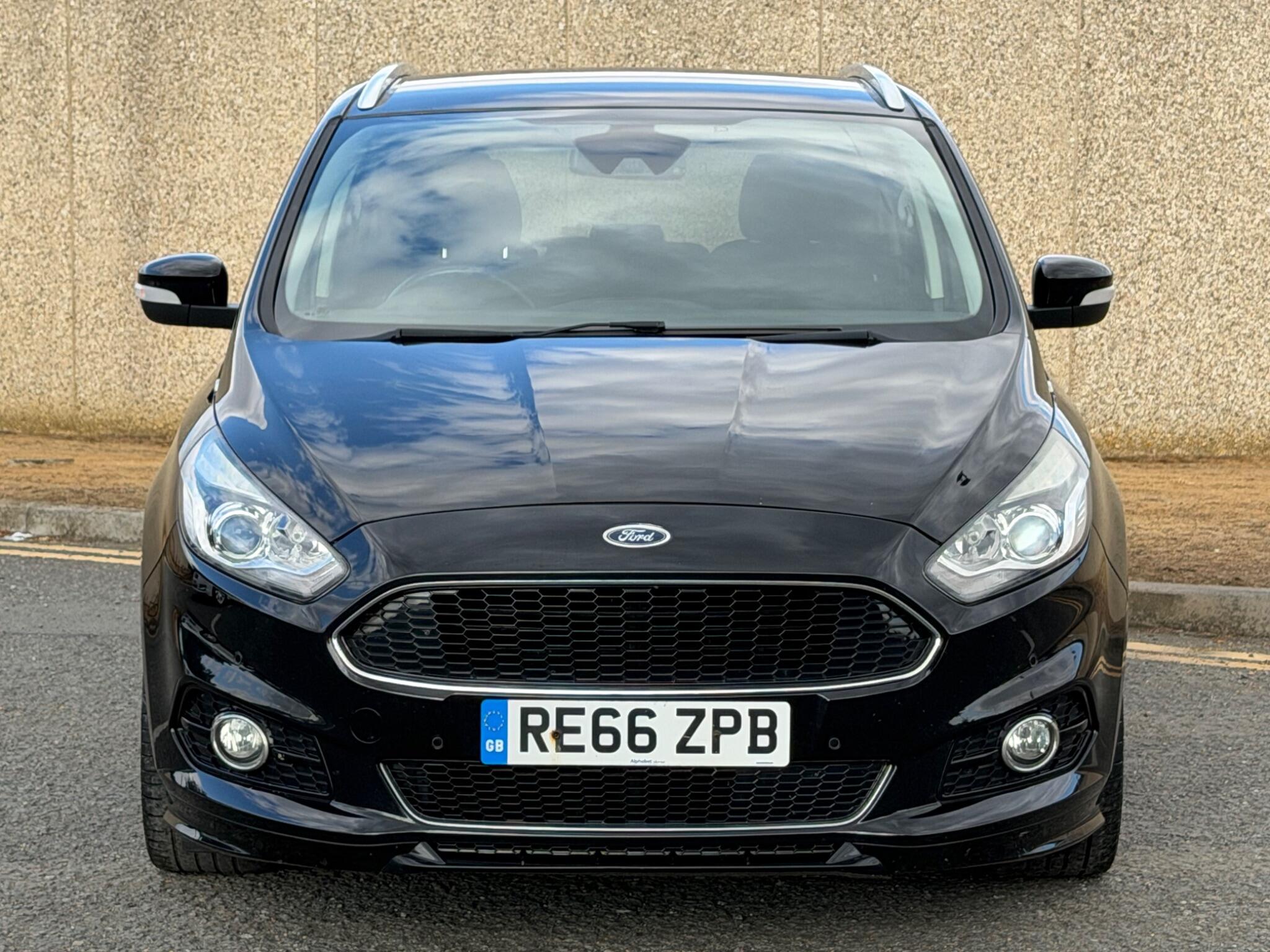 Ford S-Max view 4