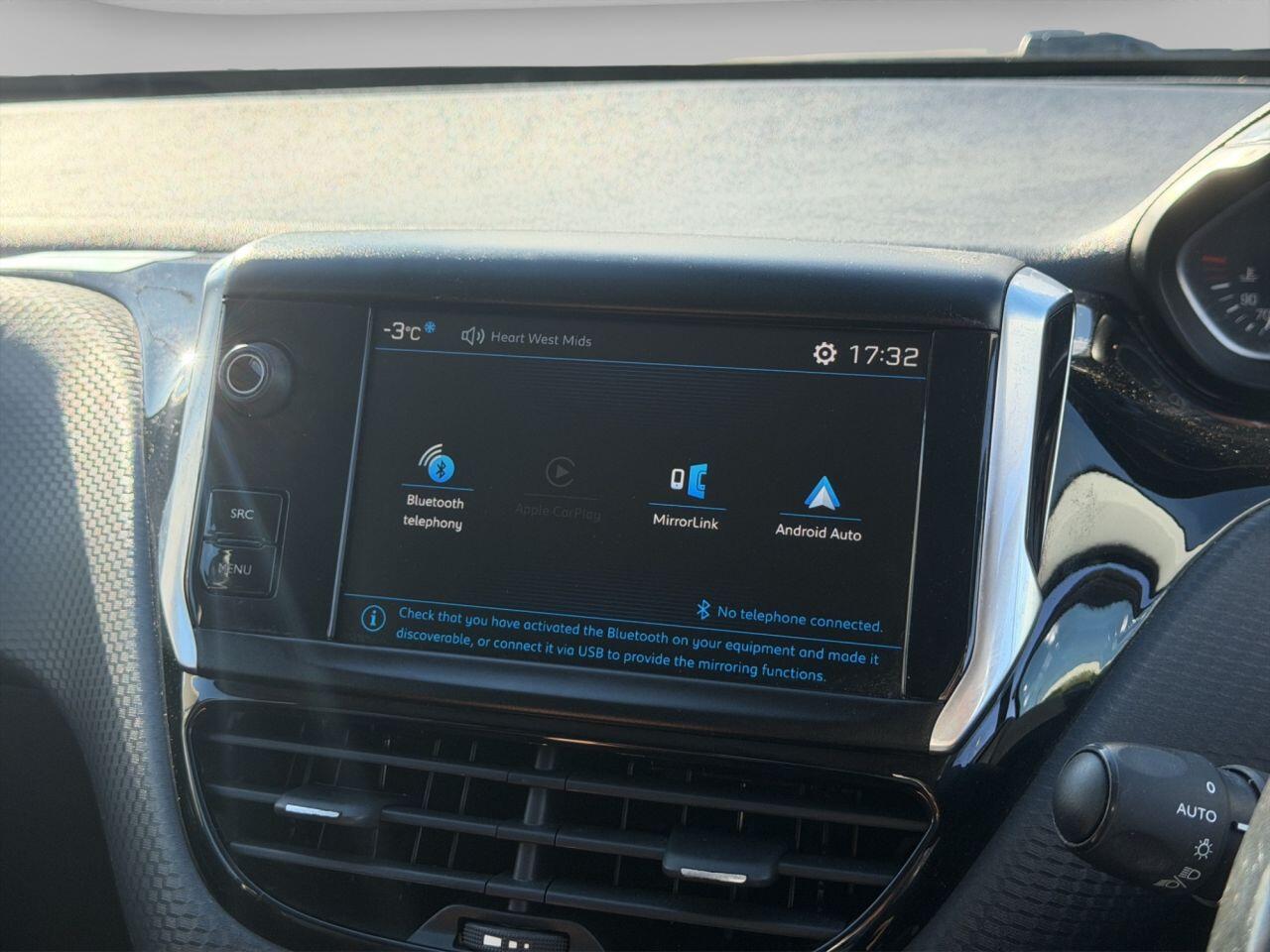 Peugeot 208 view 18