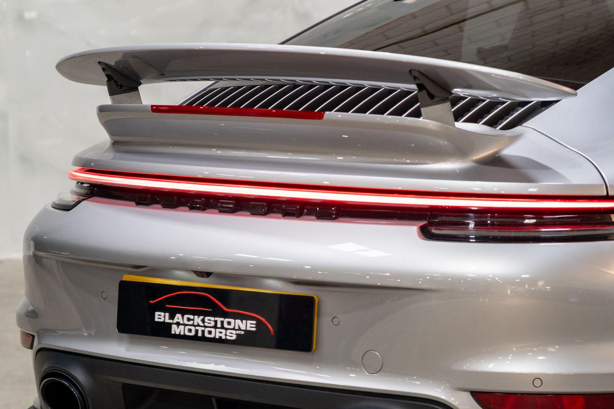 Porsche 911 view 40