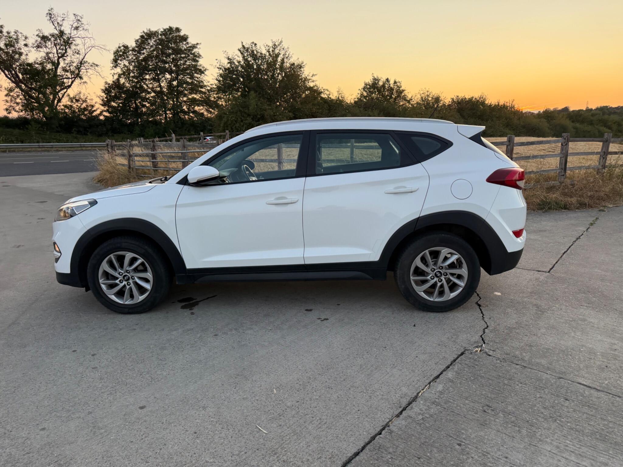 Hyundai TUCSON 2.0 CRDi Premium SE 4WD Euro 6 5dr — photo 14 of 102