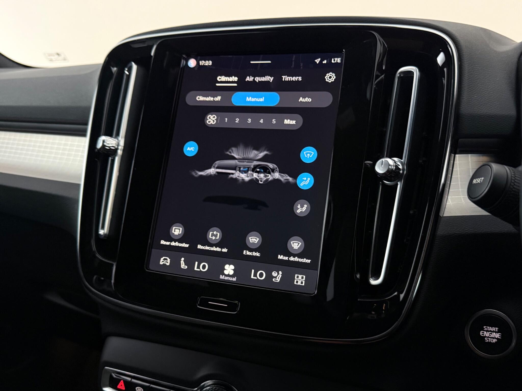Volvo XC40 view 27