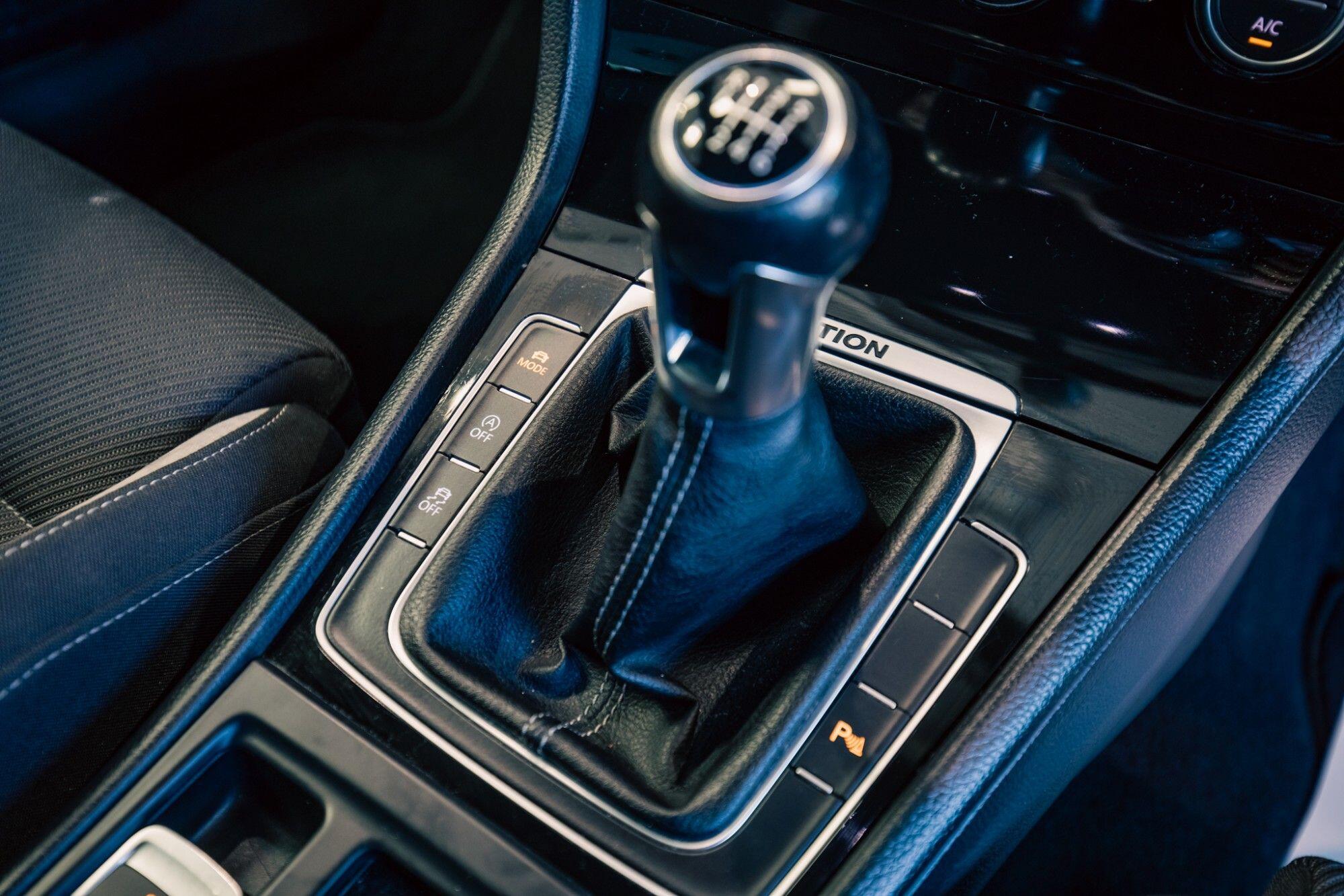 Volkswagen Golf view 18