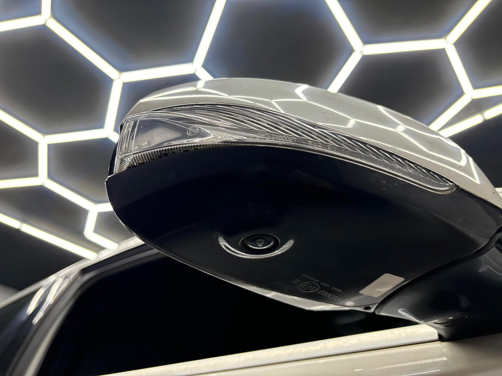 Infiniti Q30 view 30