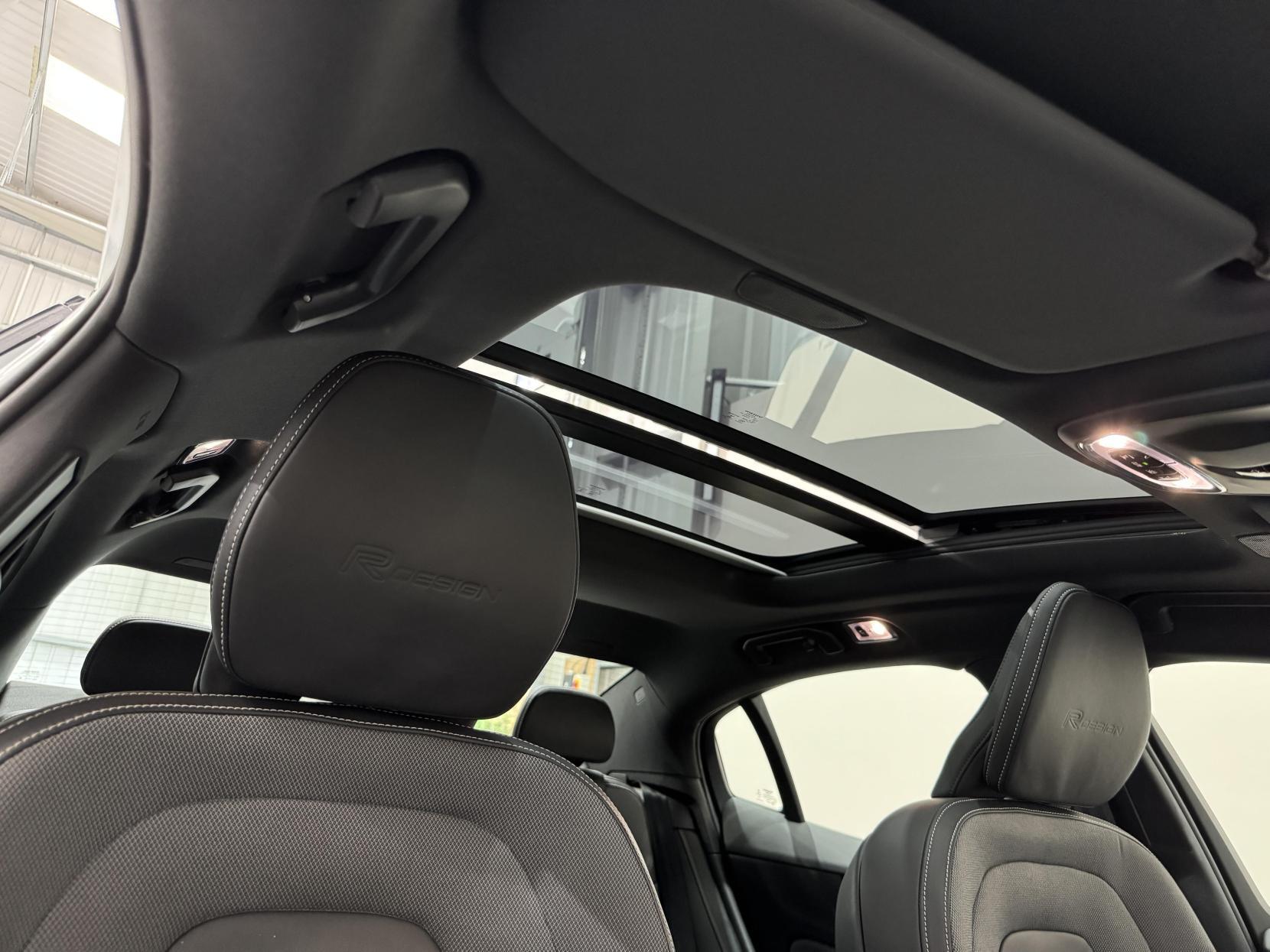 Volvo S60 view 25