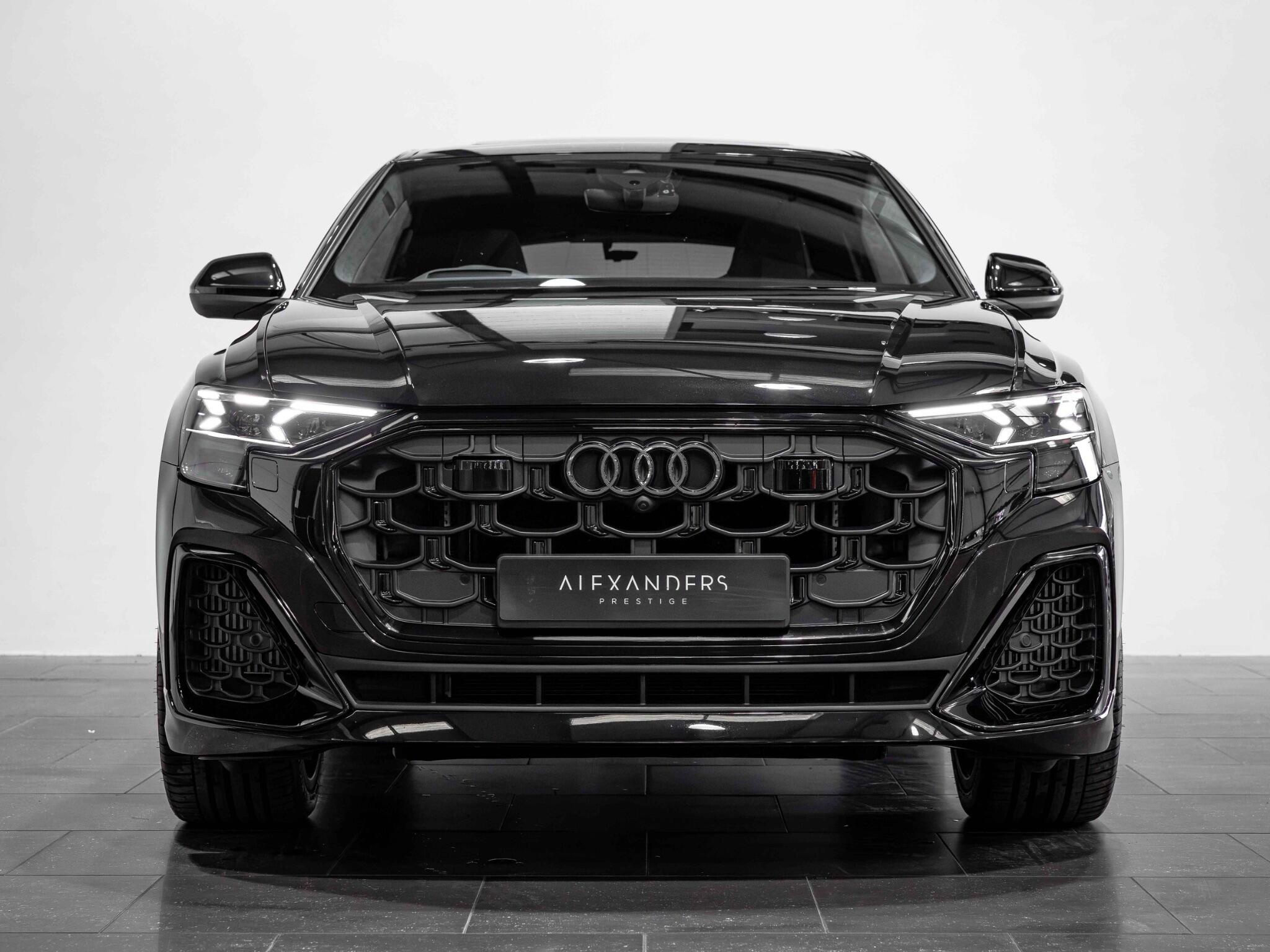 Audi SQ8 view 10