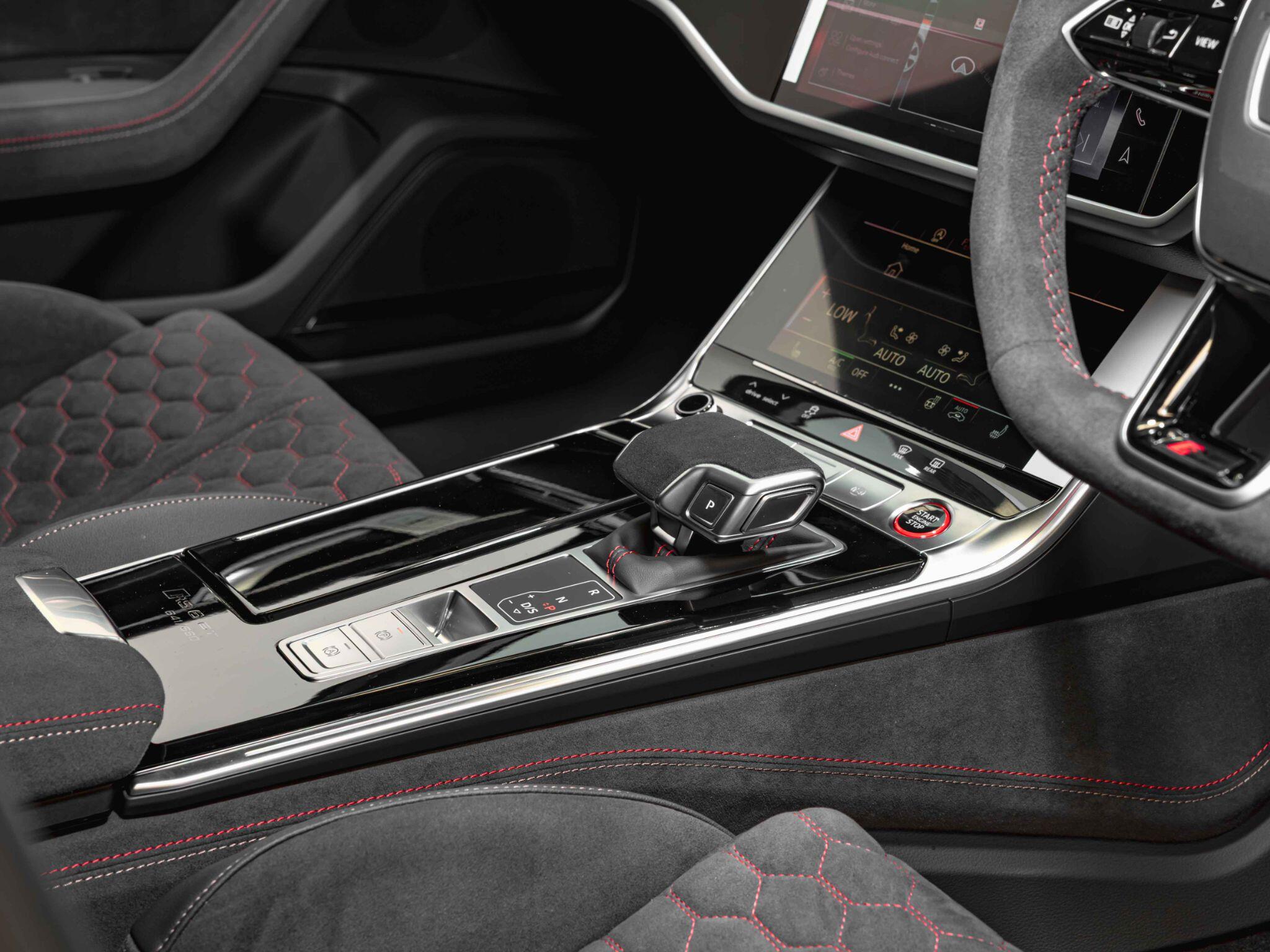 Audi RS6 Avant view 27