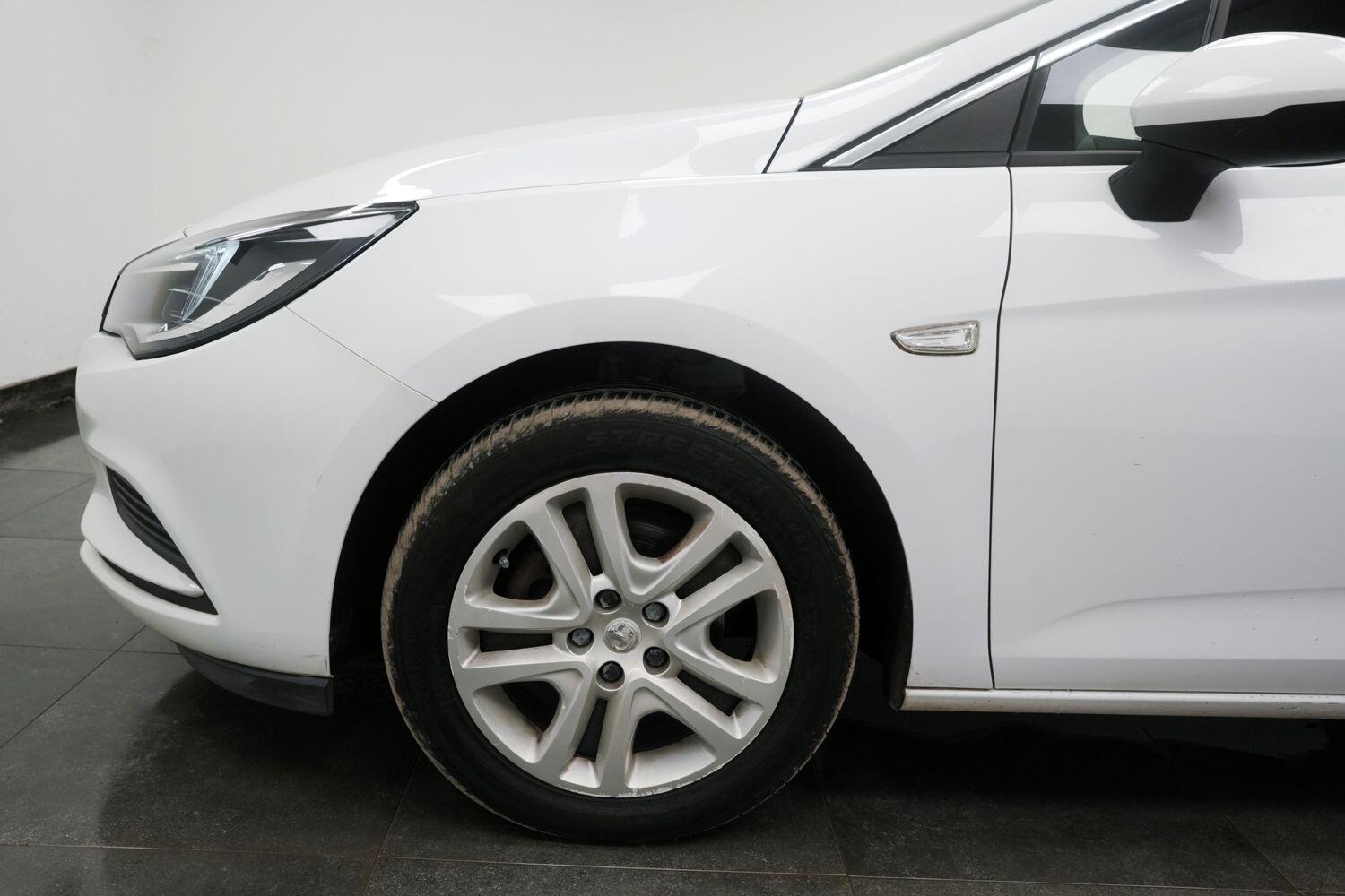 Vauxhall Astra view 6