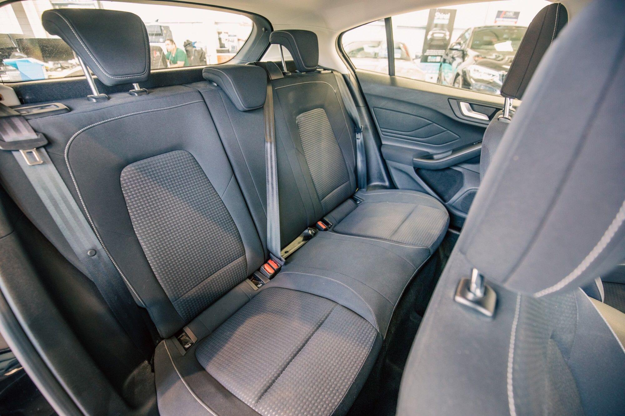 Ford Focus view 9