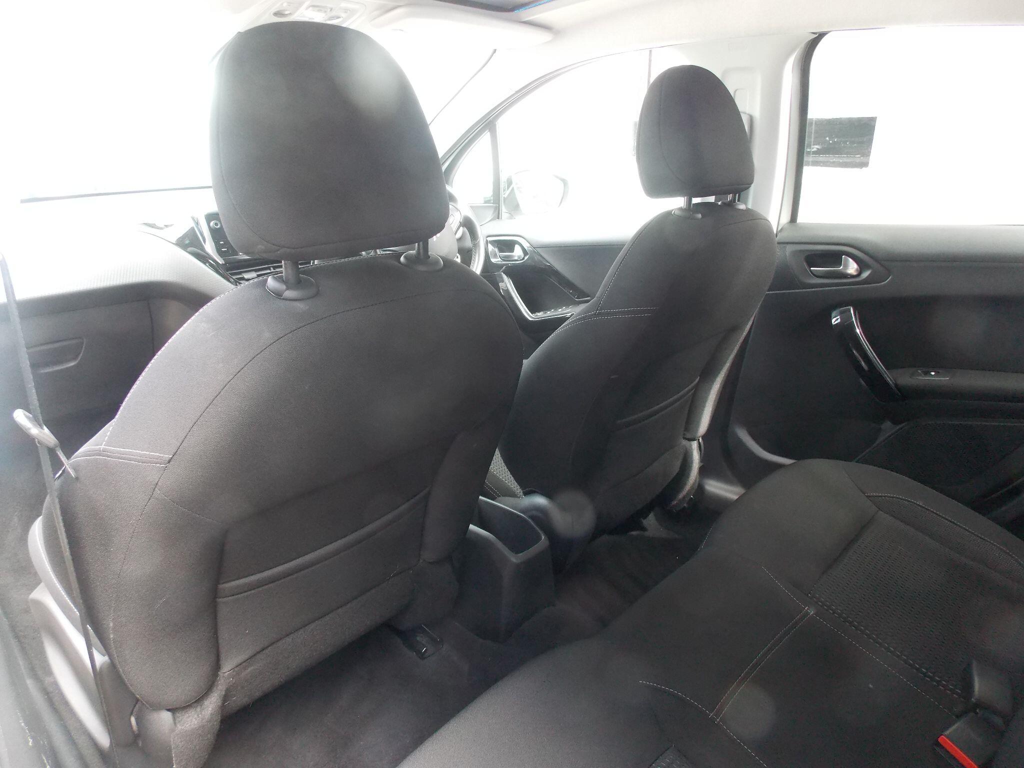 Peugeot 208 view 24