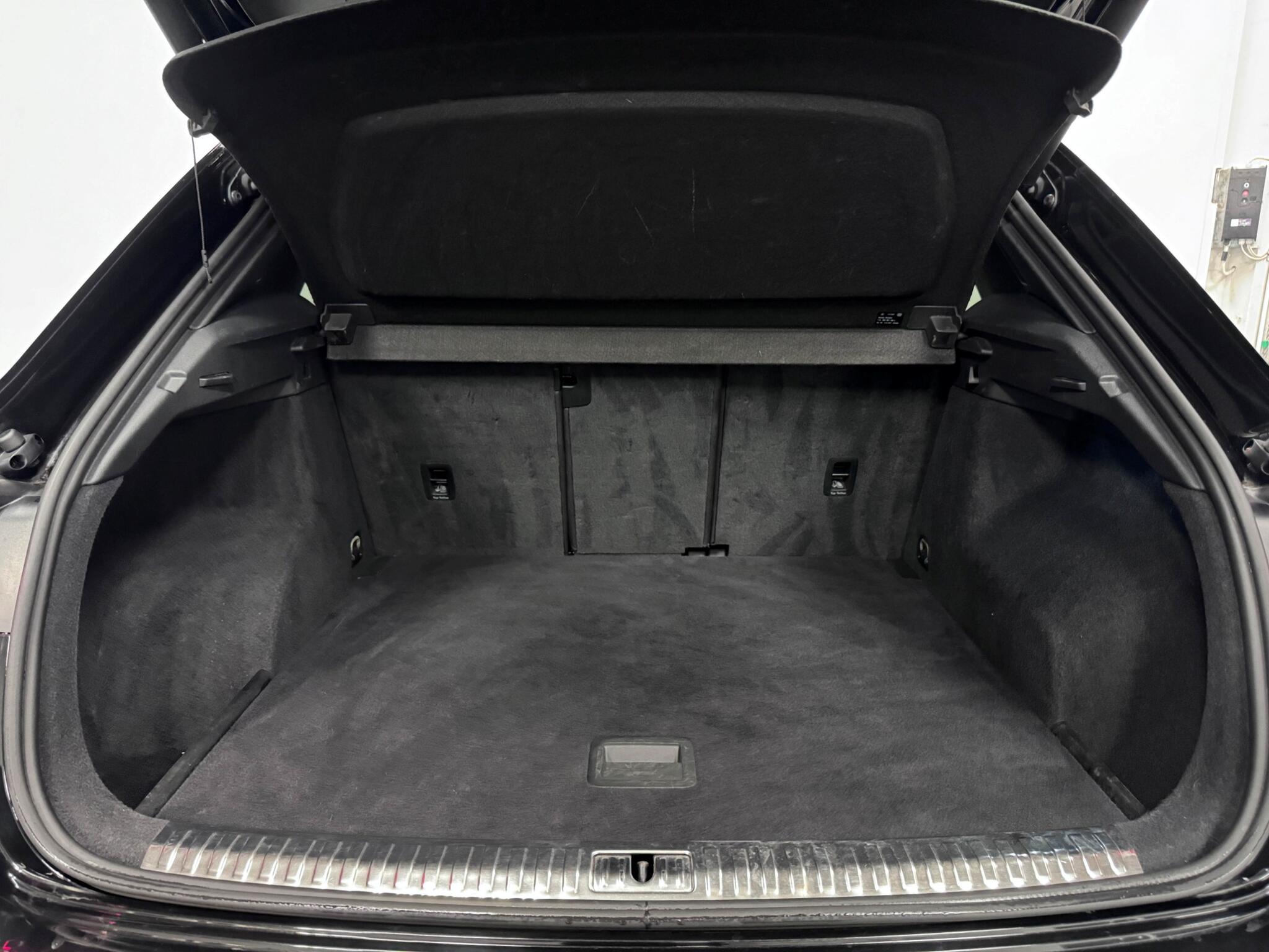 Audi Q3 view 7