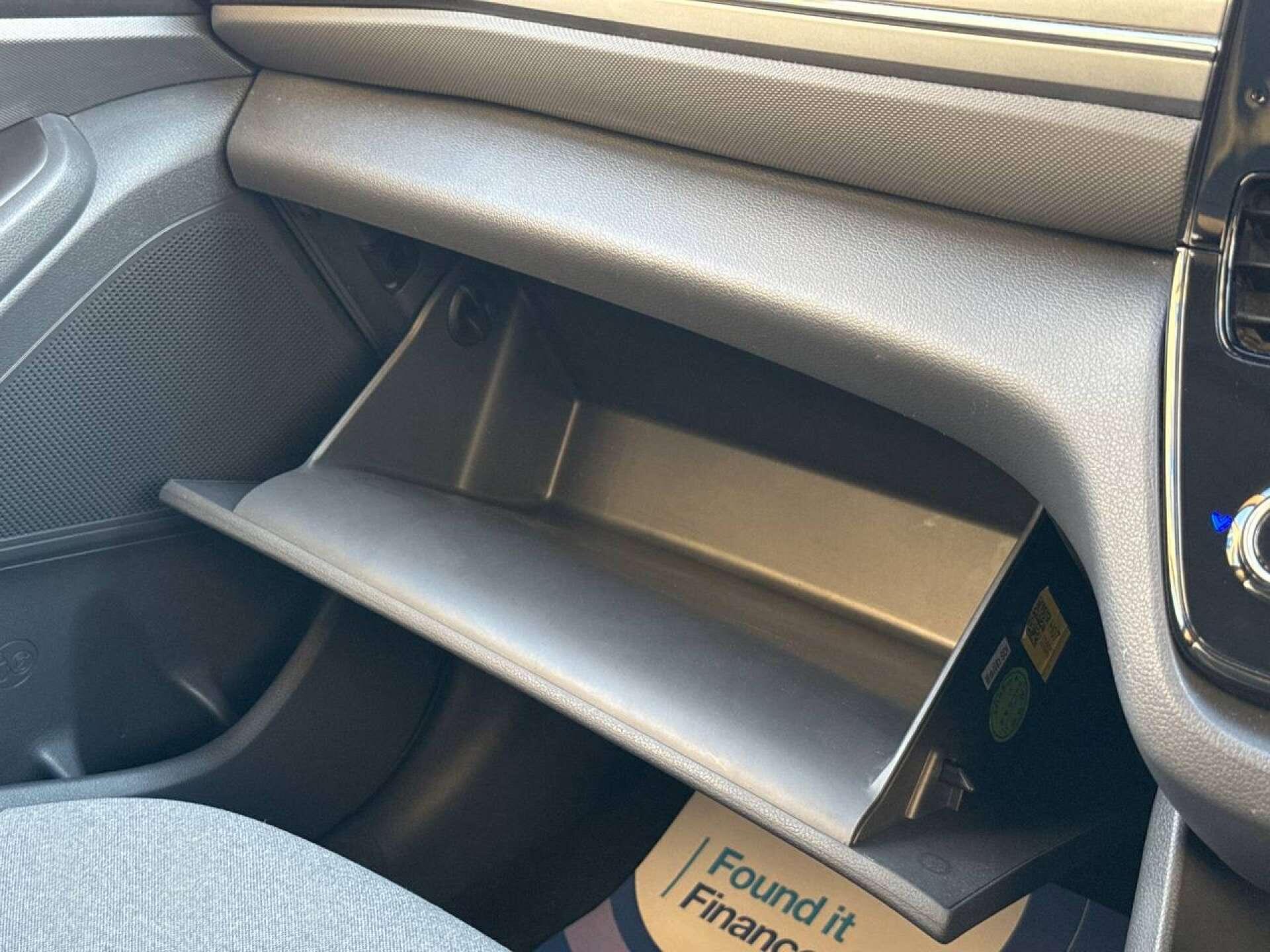 Hyundai Ioniq view 64