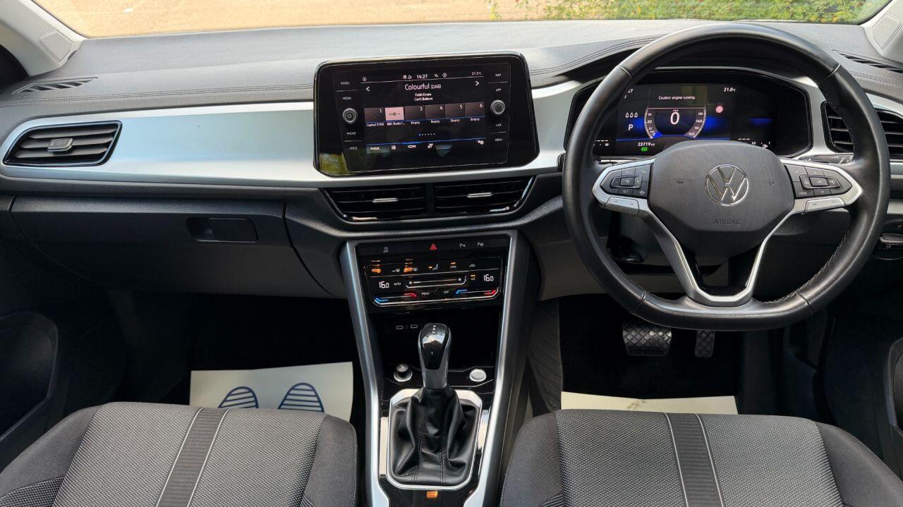 Volkswagen T-Roc view 14