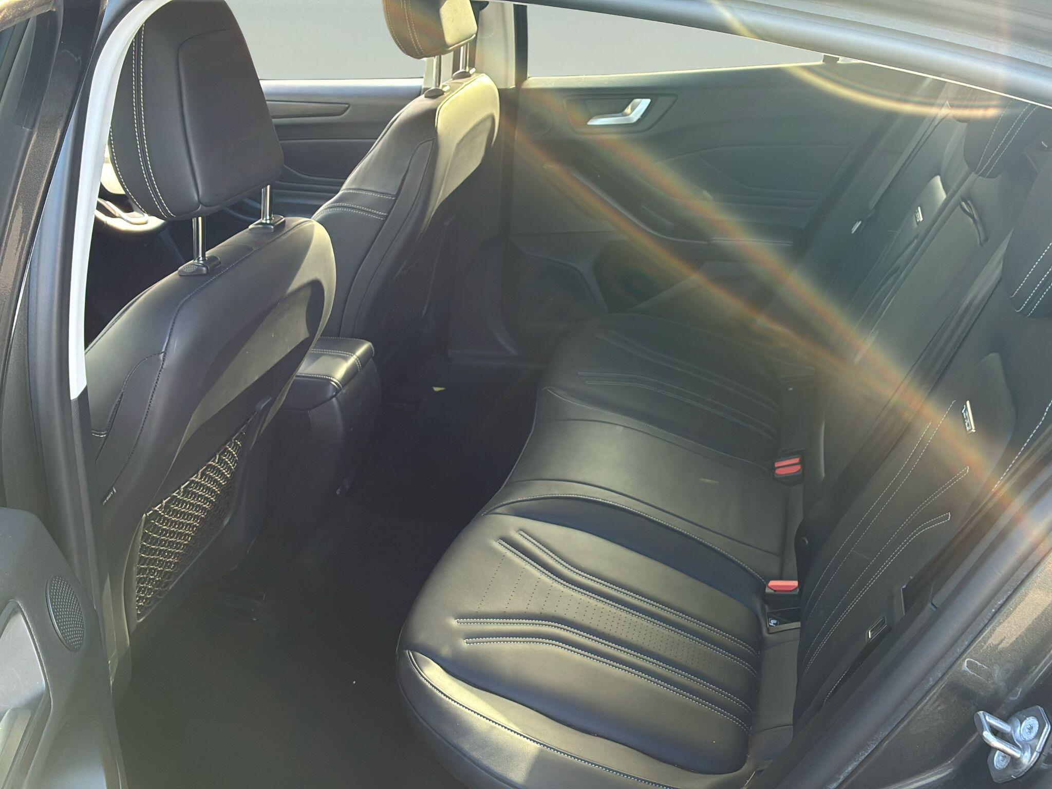 Ford Focus view 12