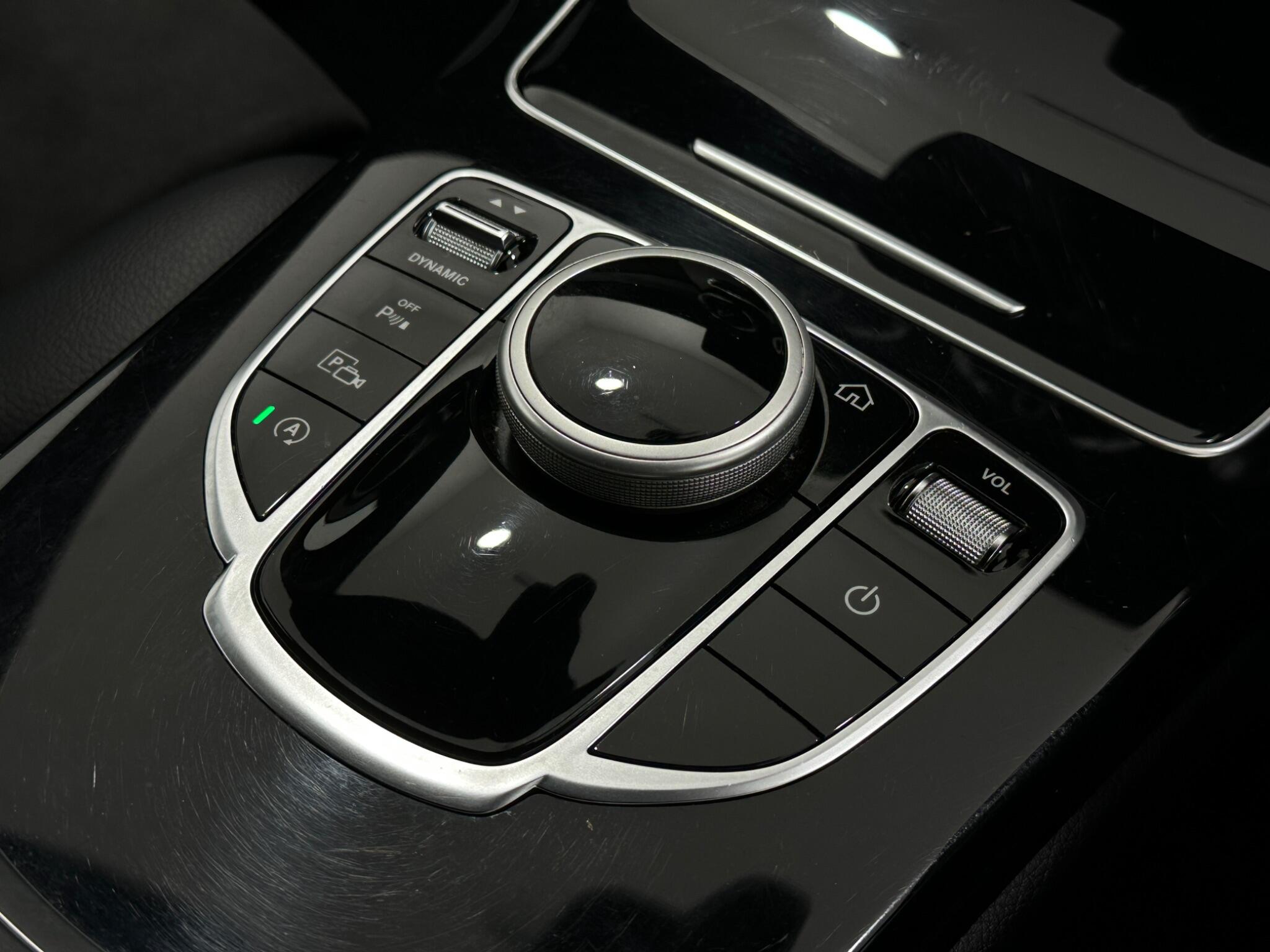 Mercedes-Benz C-Class view 22