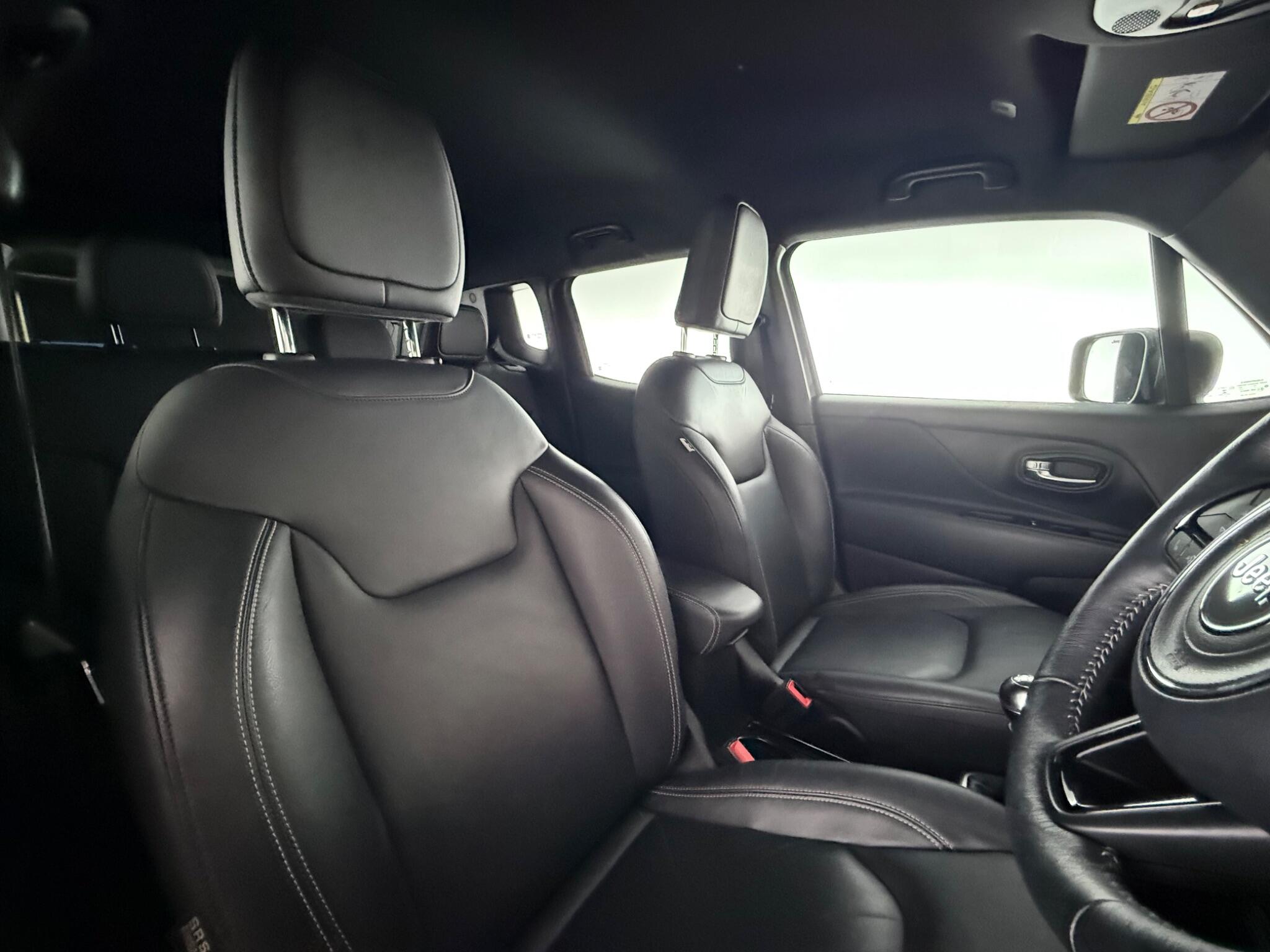 Jeep Renegade view 29