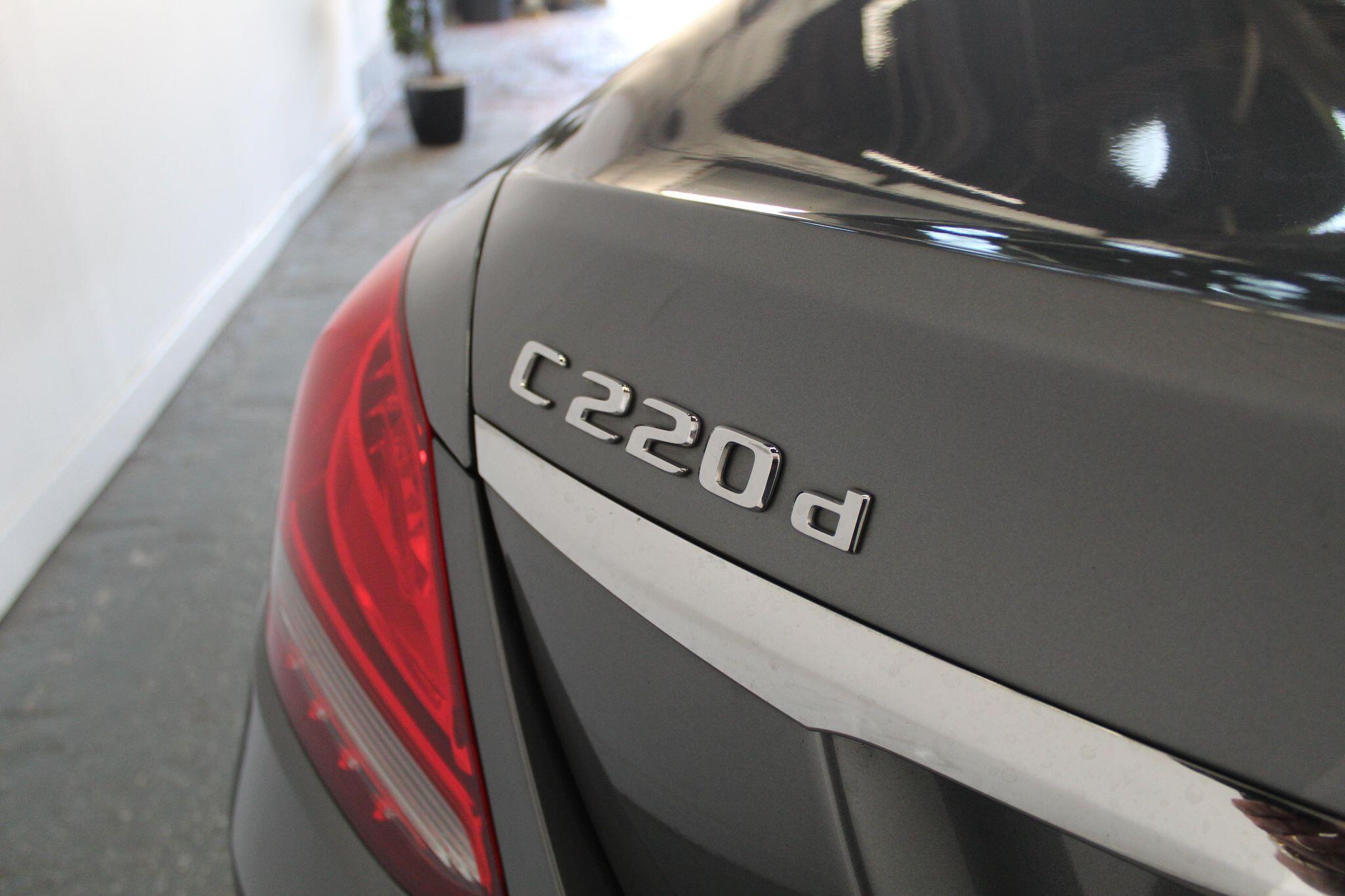 Mercedes-Benz C-Class view 18