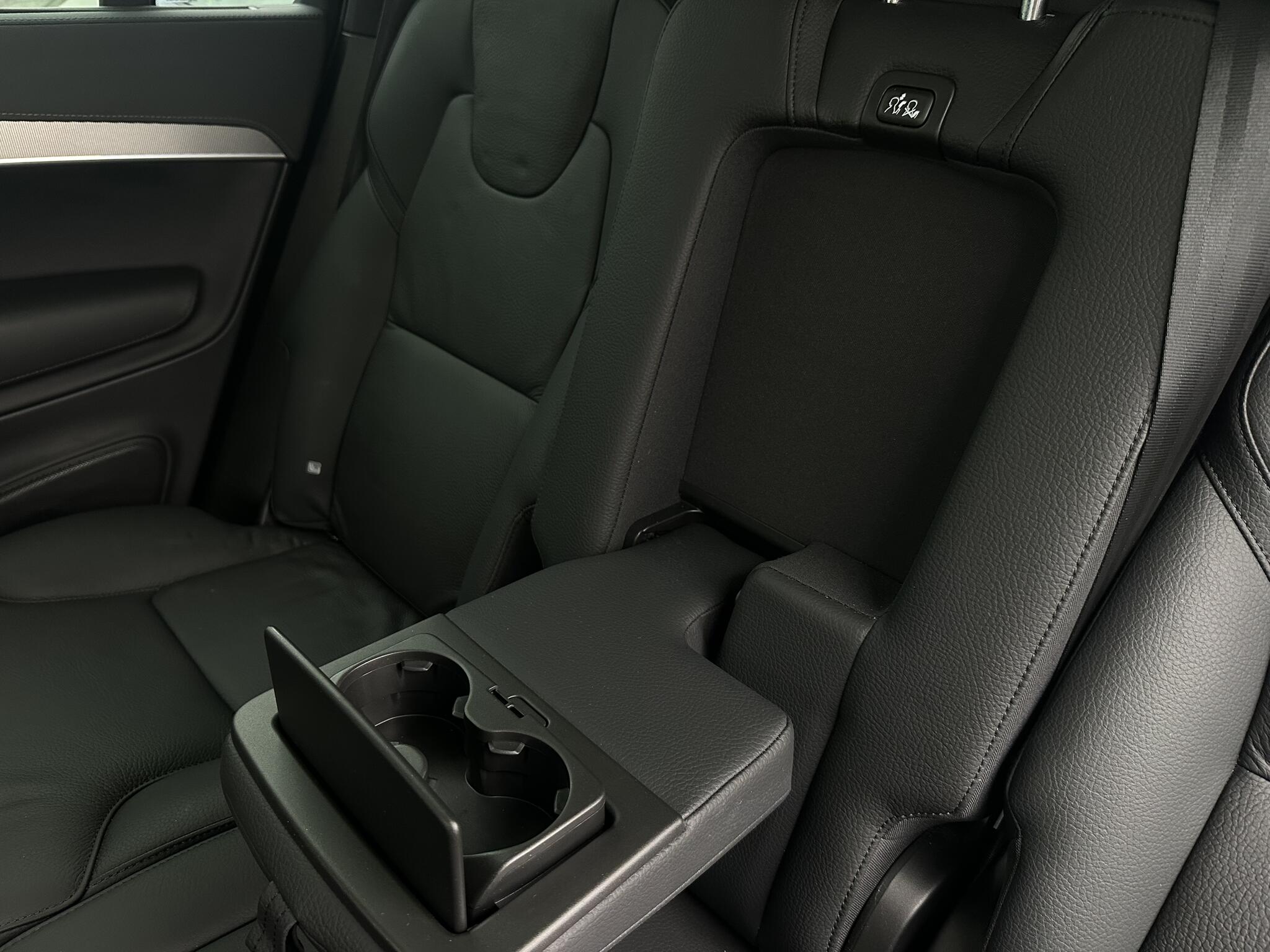 Volvo XC90 view 30
