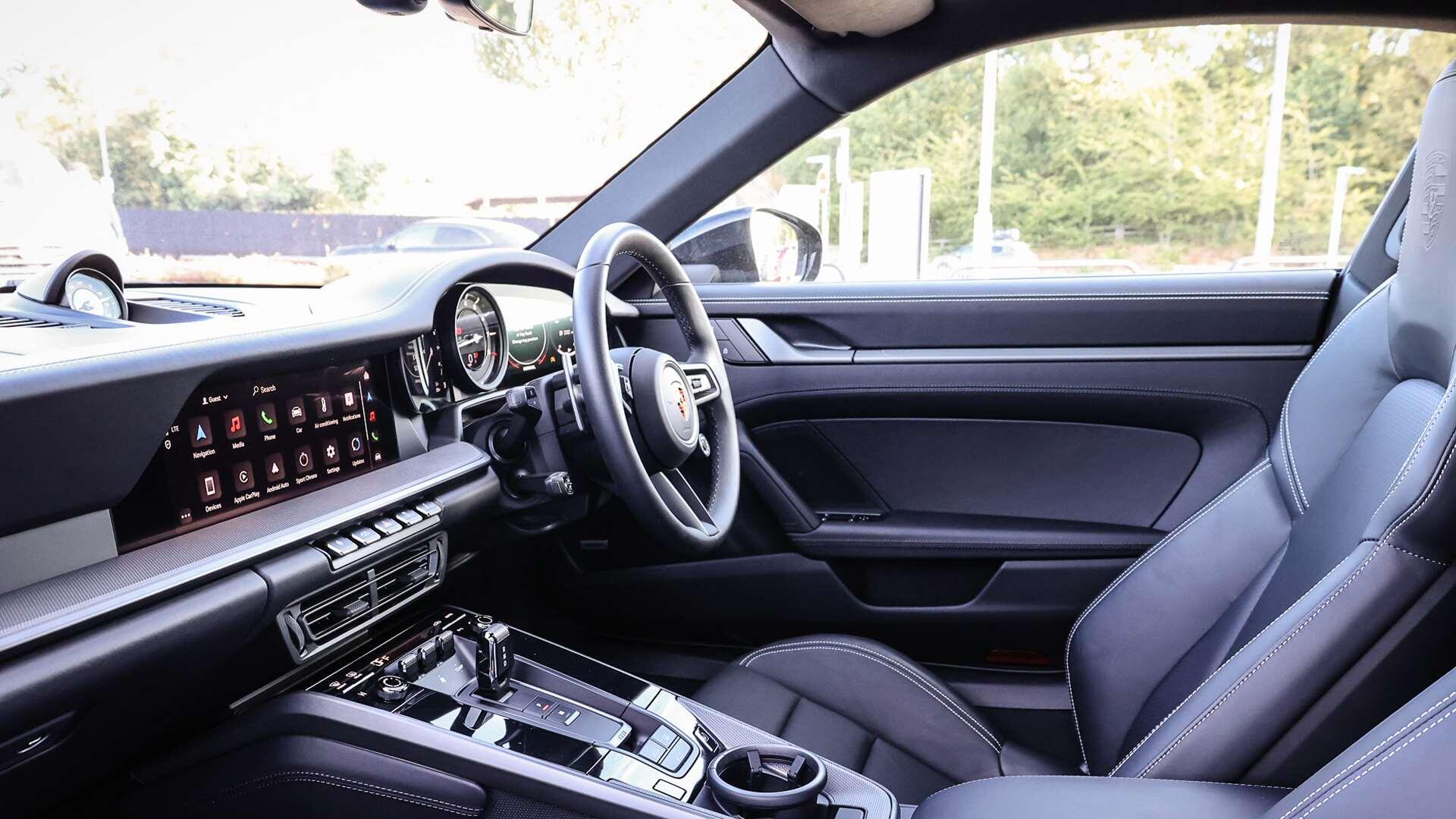 Porsche 911 view 11
