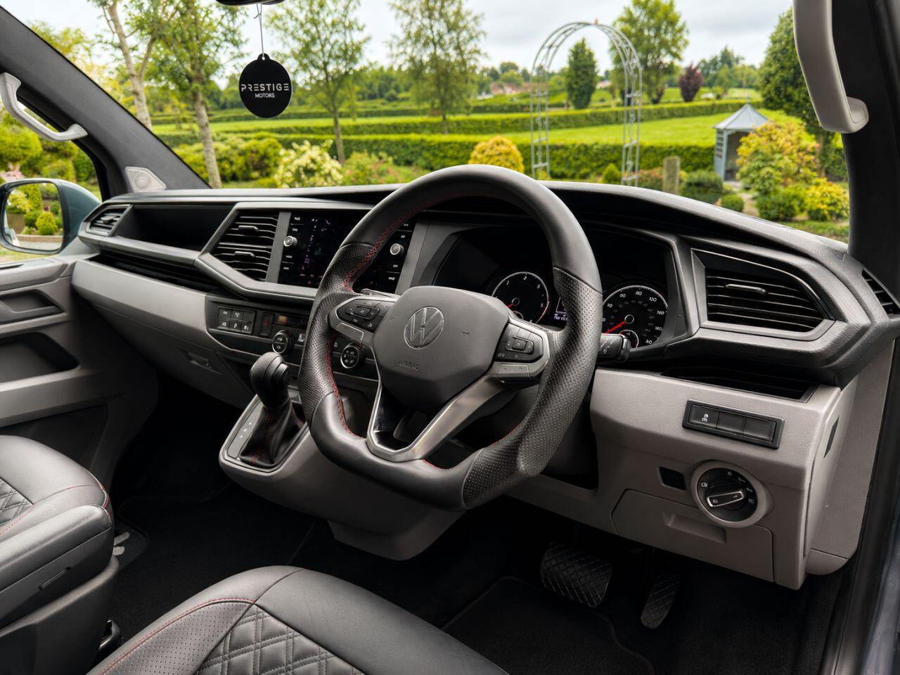 Volkswagen Transporter view 12