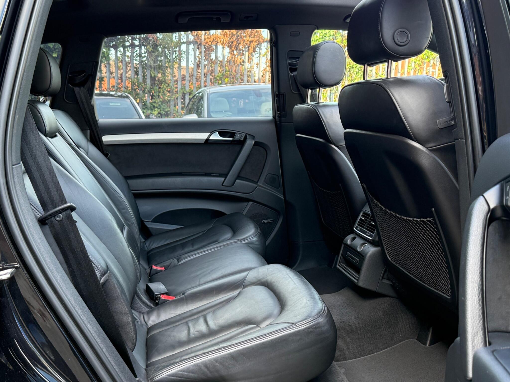 Audi Q7 view 15
