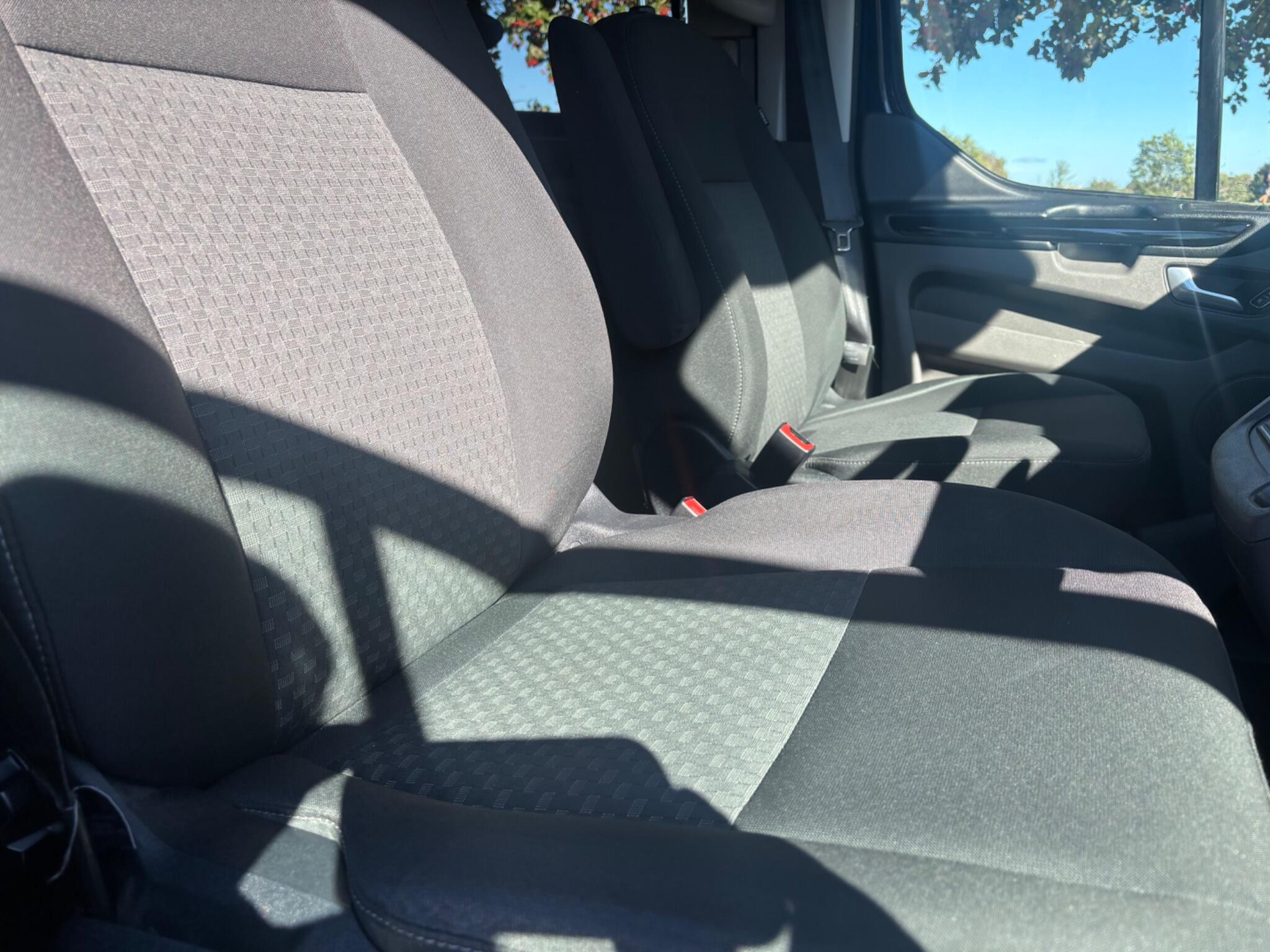 Ford Tourneo Custom view 15