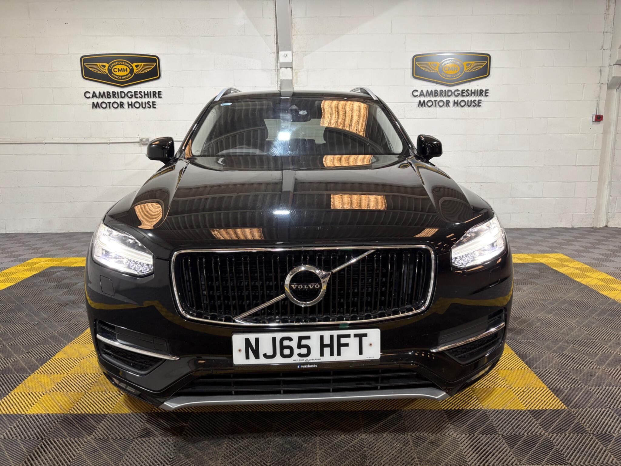 Volvo XC90 view 6