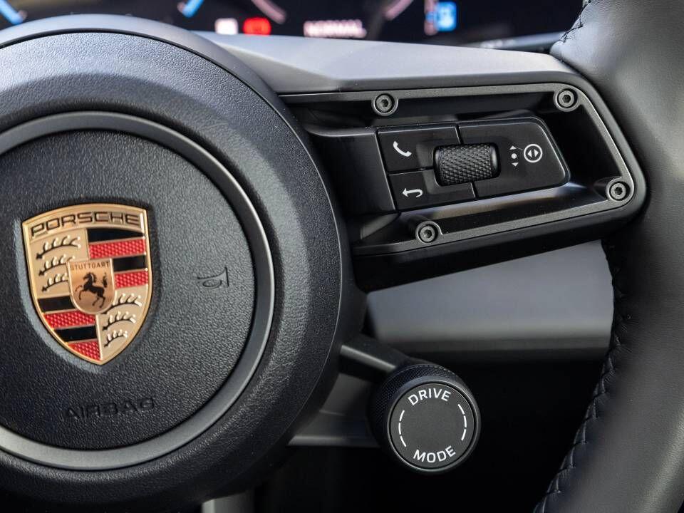 Porsche Taycan view 17