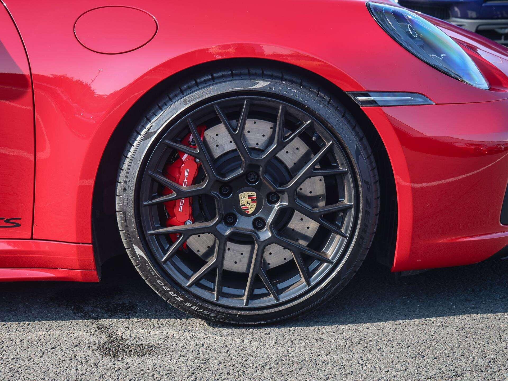 Porsche 911 view 5