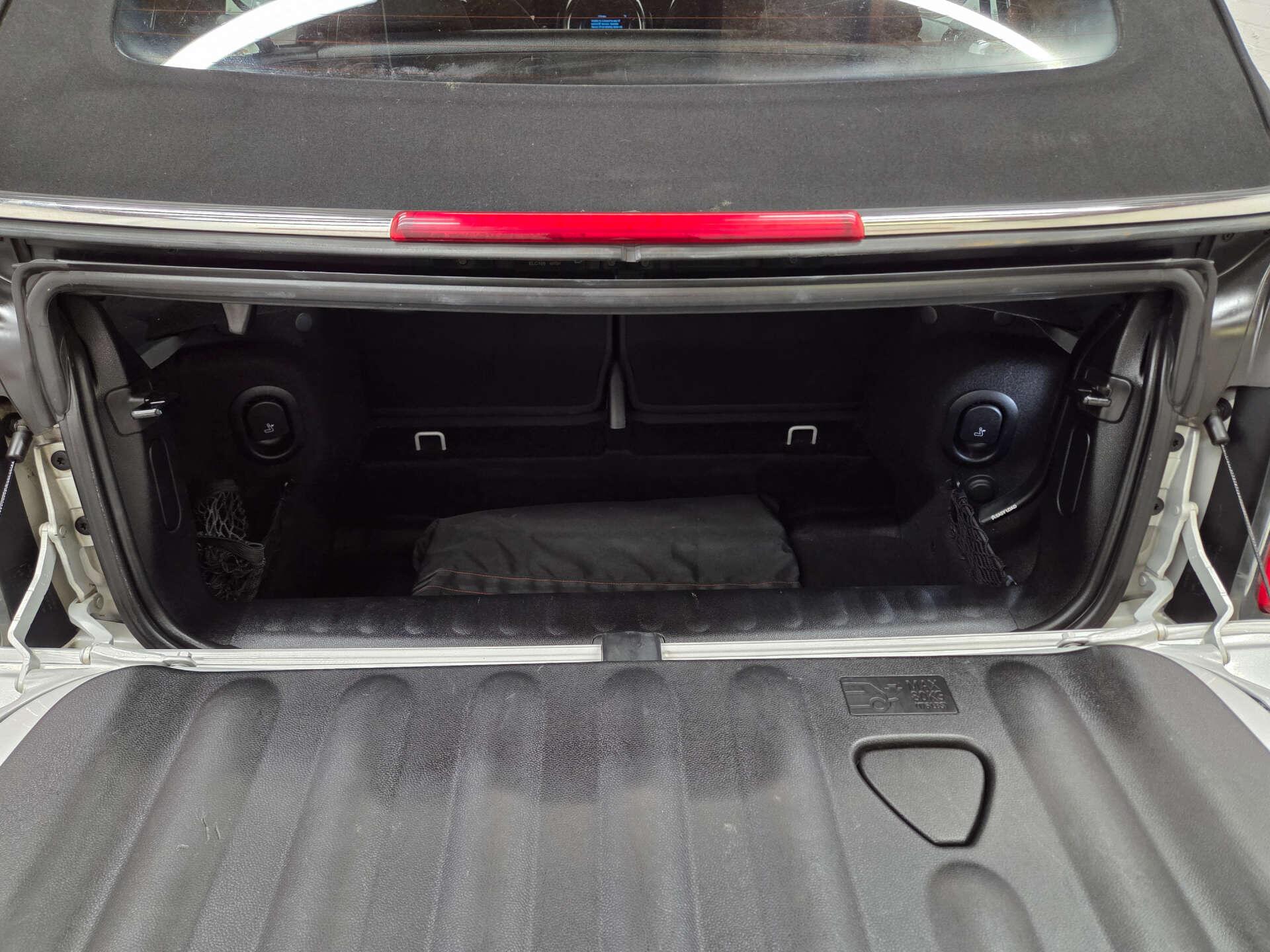 Mini Convertible view 33