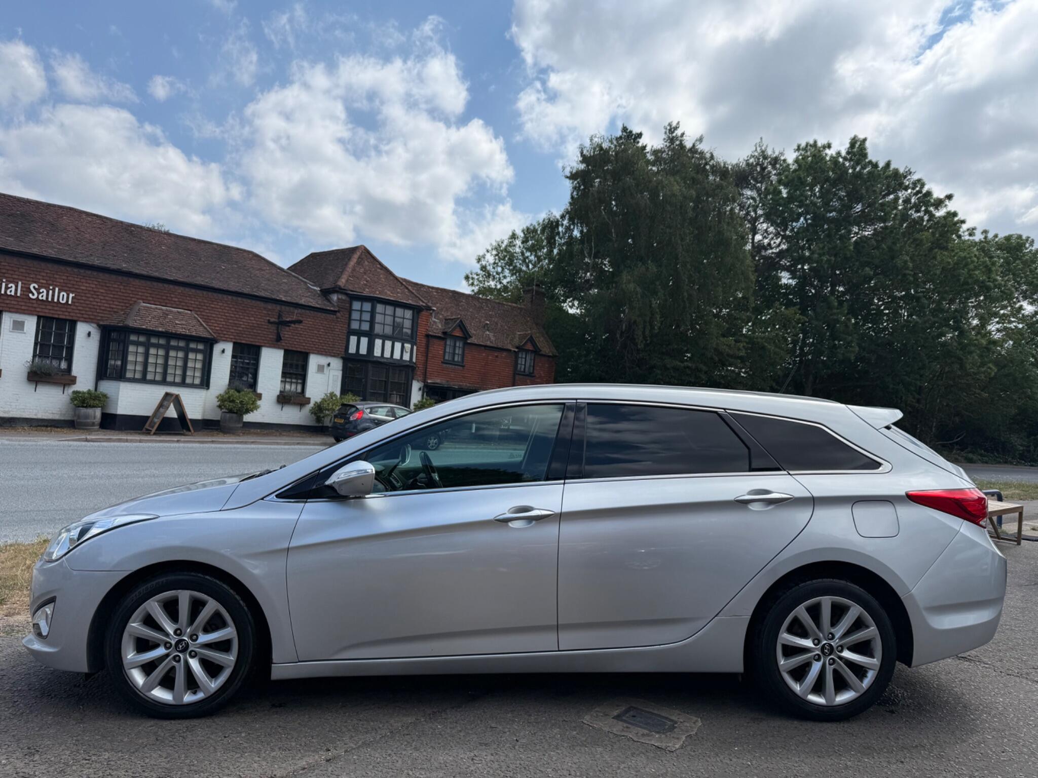 Hyundai I40 view 8