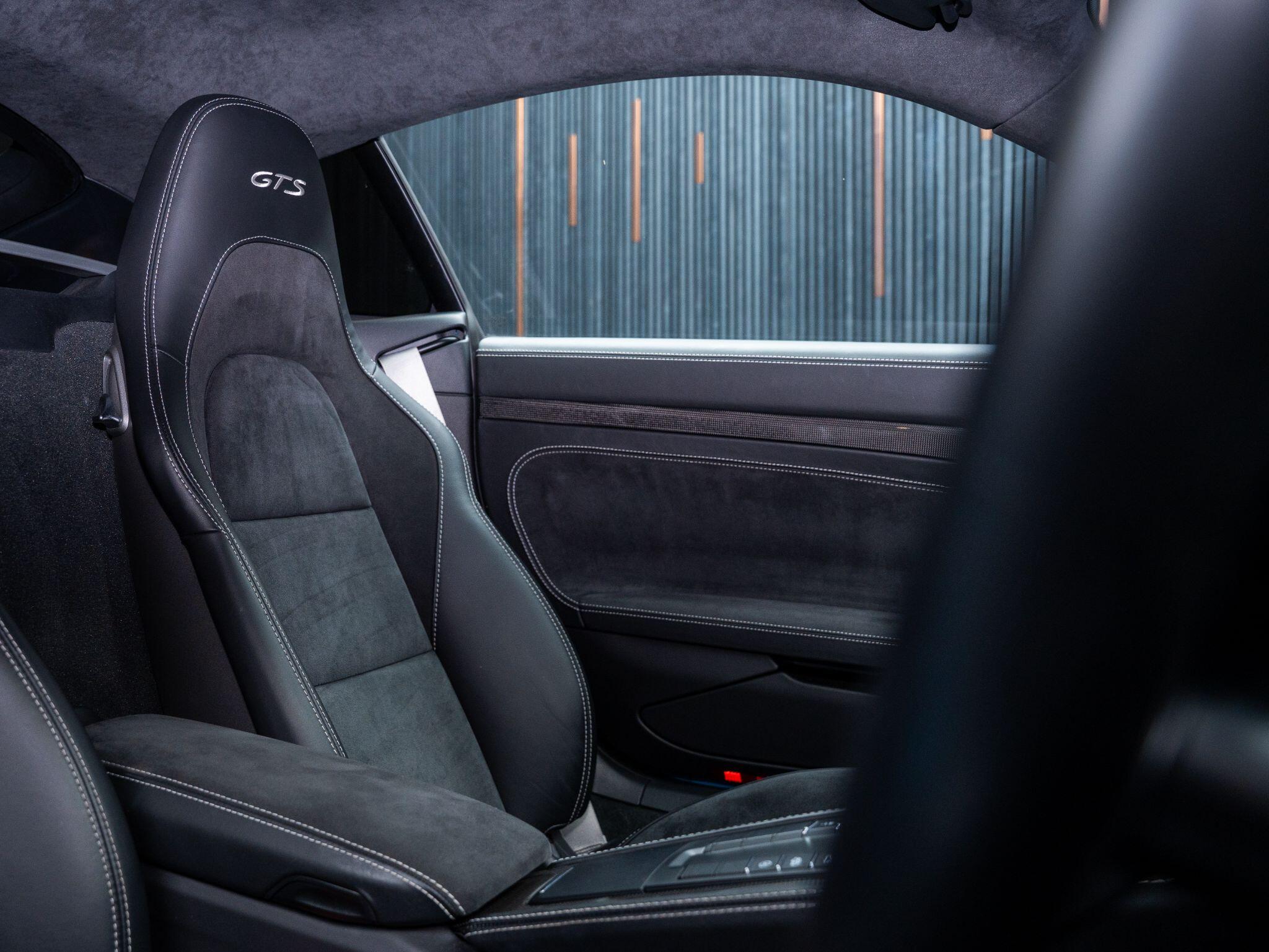 Porsche Cayman view 14