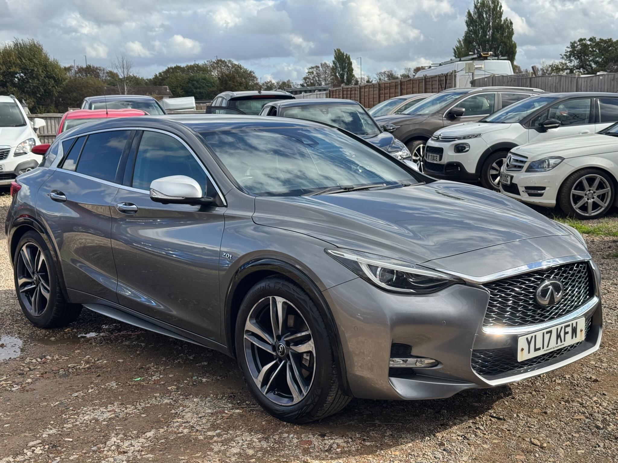 Infiniti Q30