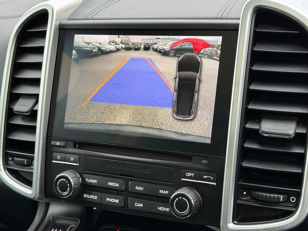 Porsche Cayenne view 32