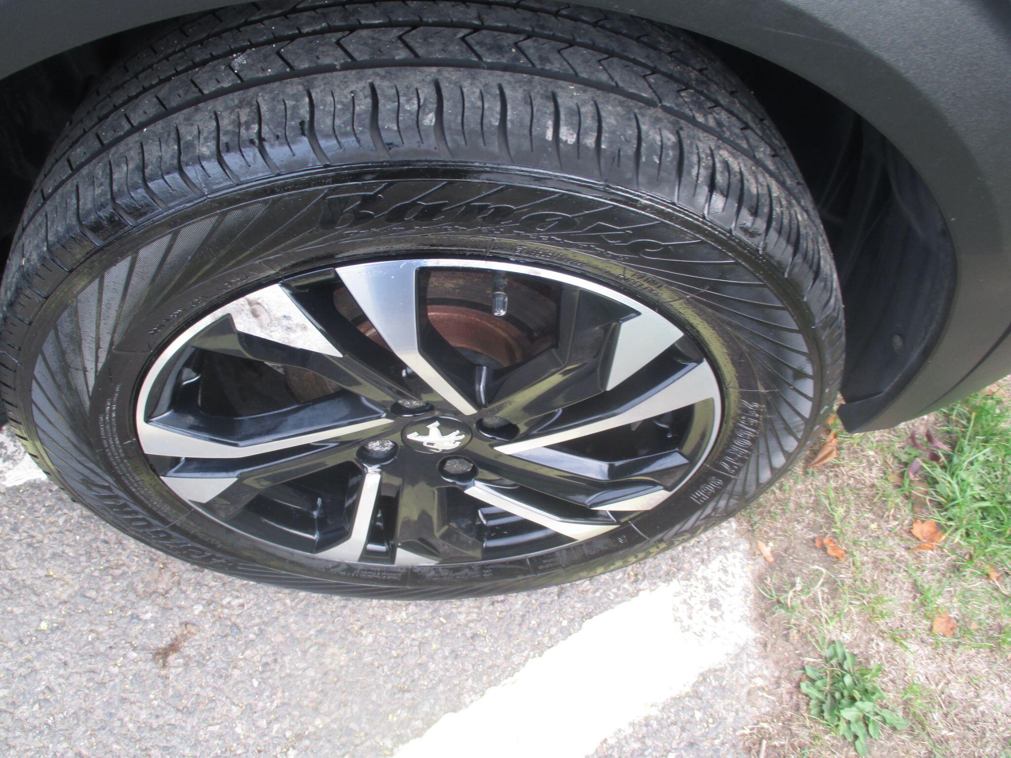 Peugeot E-2008 view 29