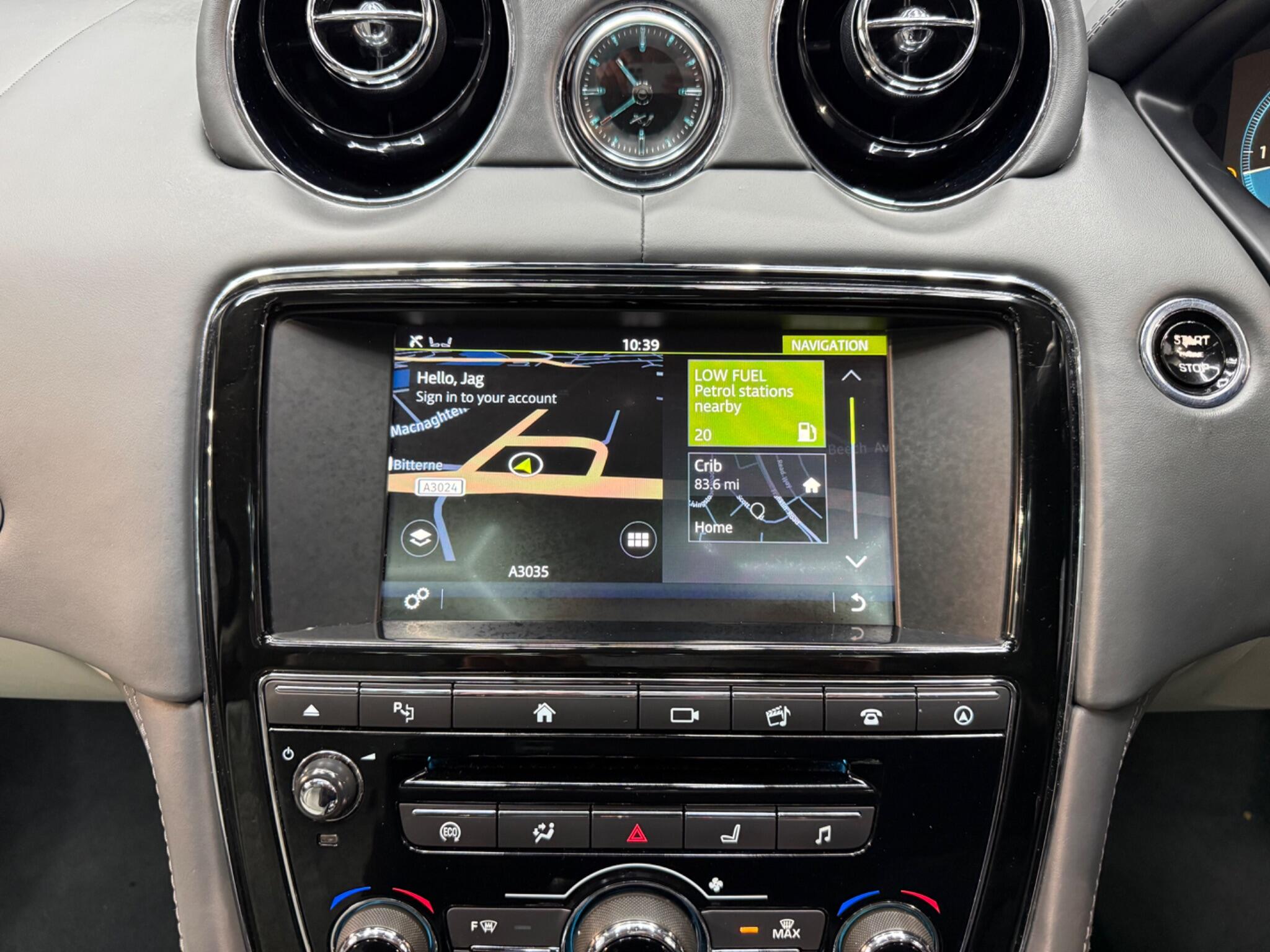 Jaguar XJ view 16
